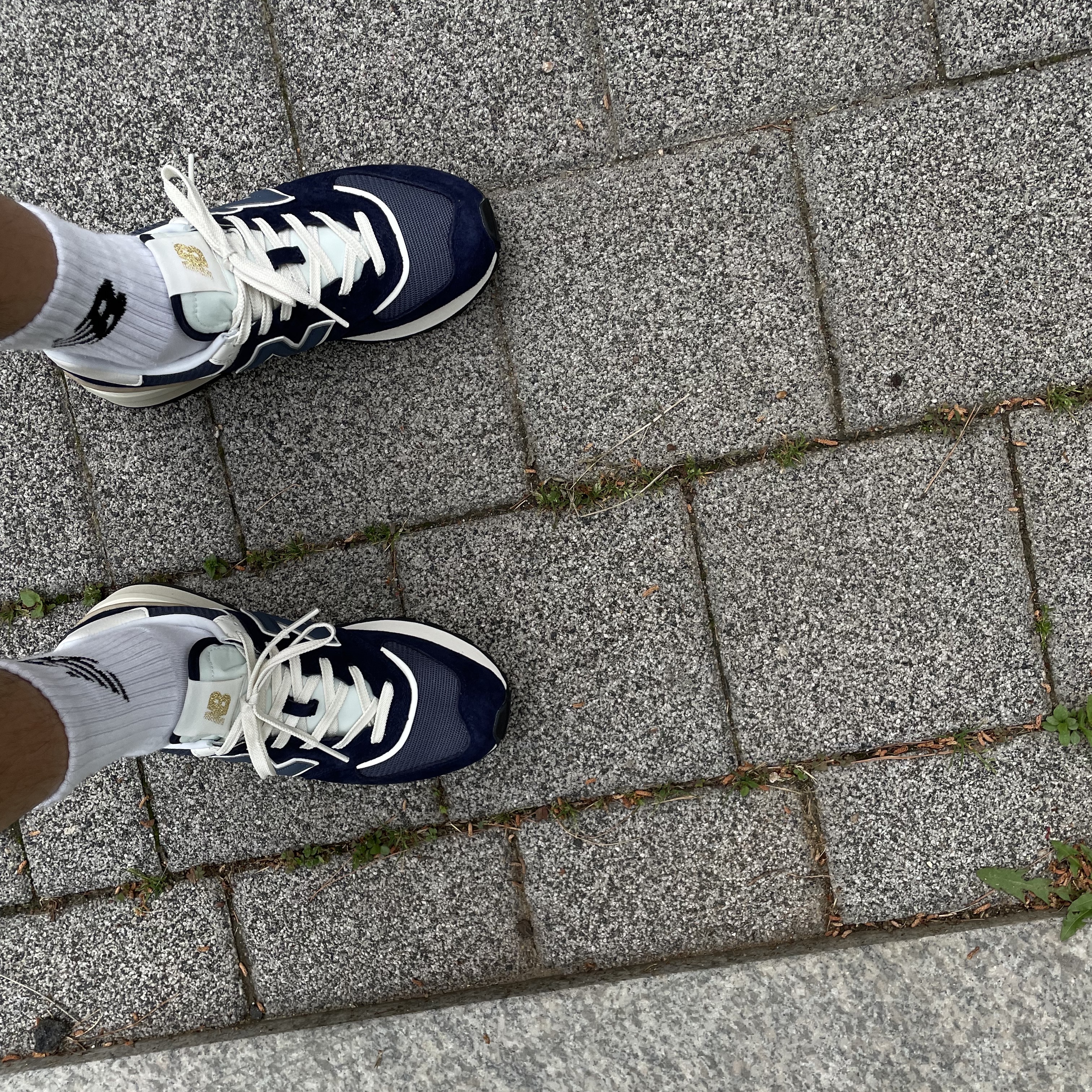 New Balance 574 Legacy Navy 착용 스타일 - 2