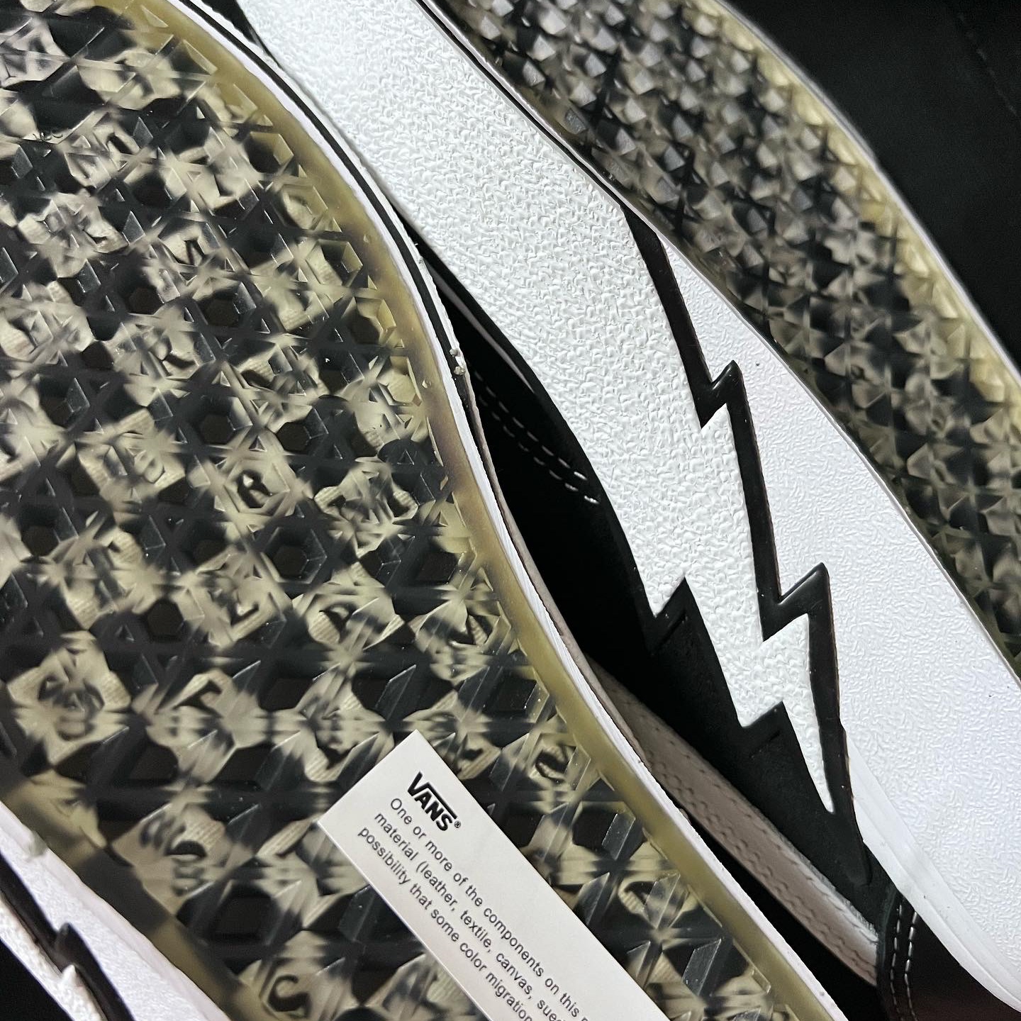 Vans Vault x Mastermind World Old Skool Bolt Black 착용 스타일 - 4