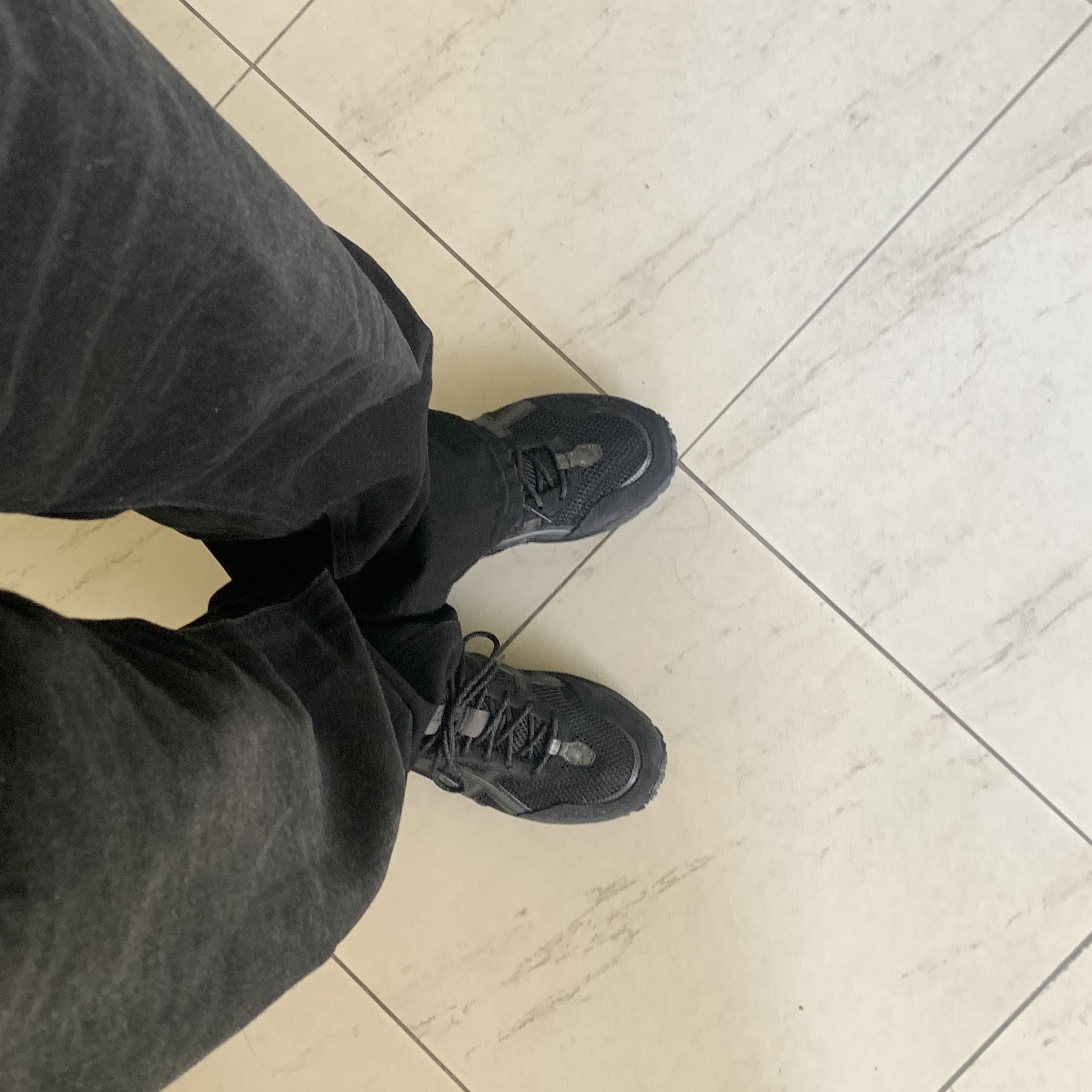 Asics Gel-1090 V2 Black 착용 스타일
