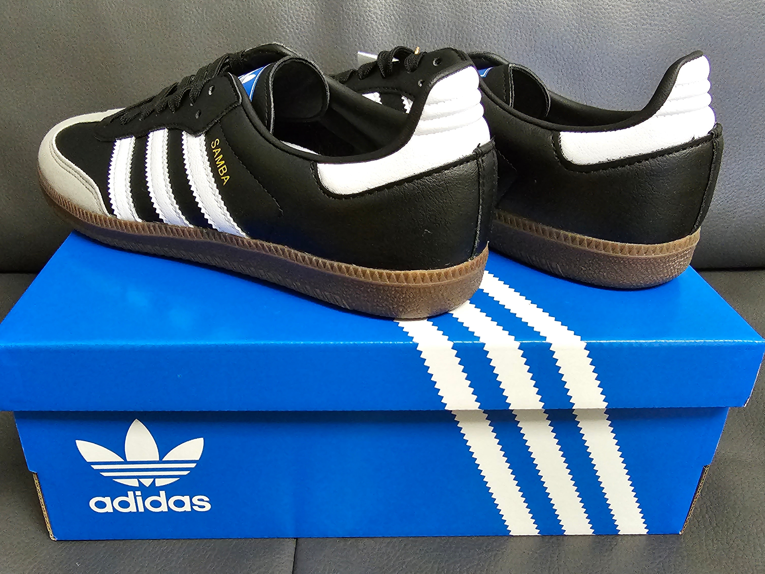 Adidas Samba Vegan Black White 착용 스타일 - 2