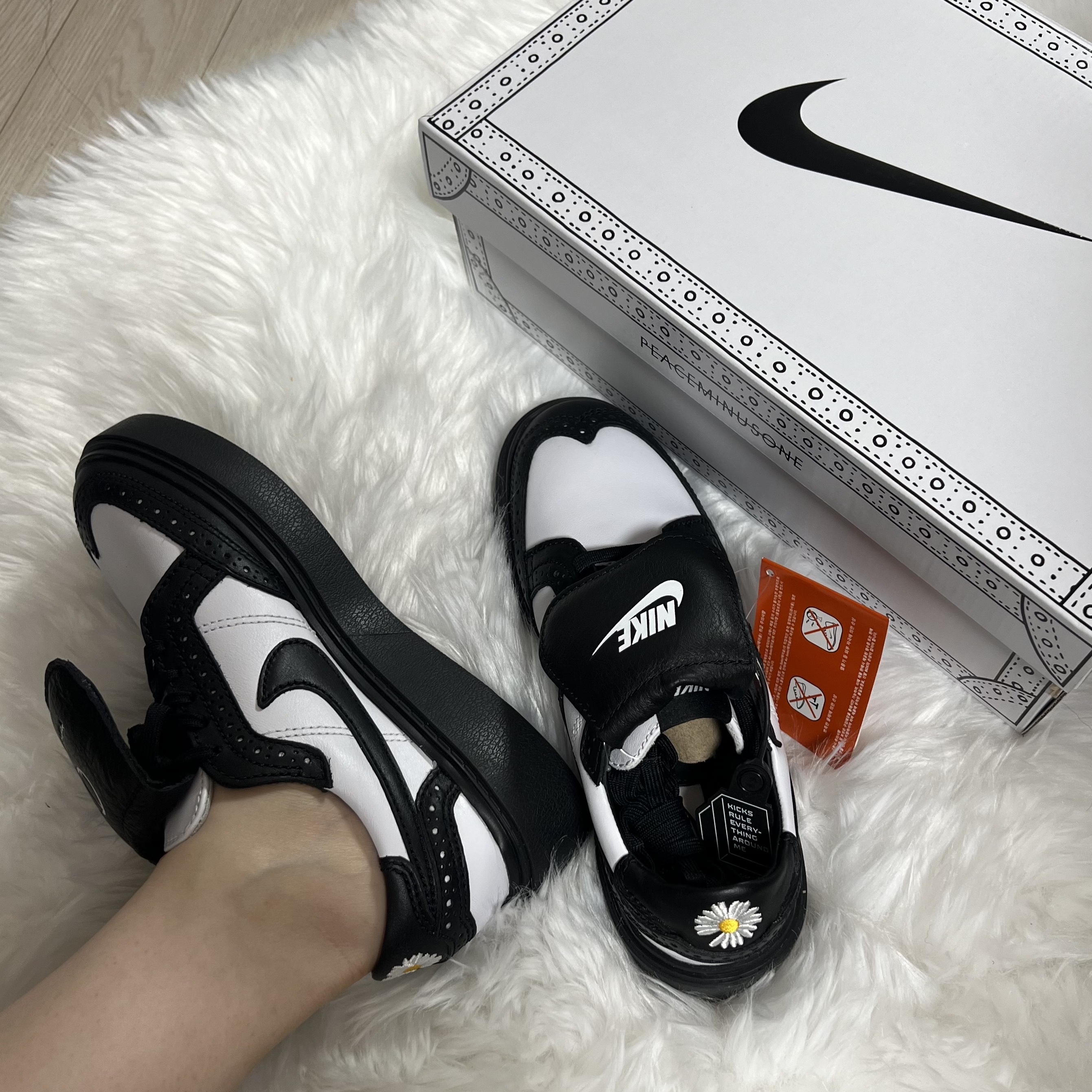 Nike x Peaceminusone Kwondo1 Black and White 착용 스타일 - 1