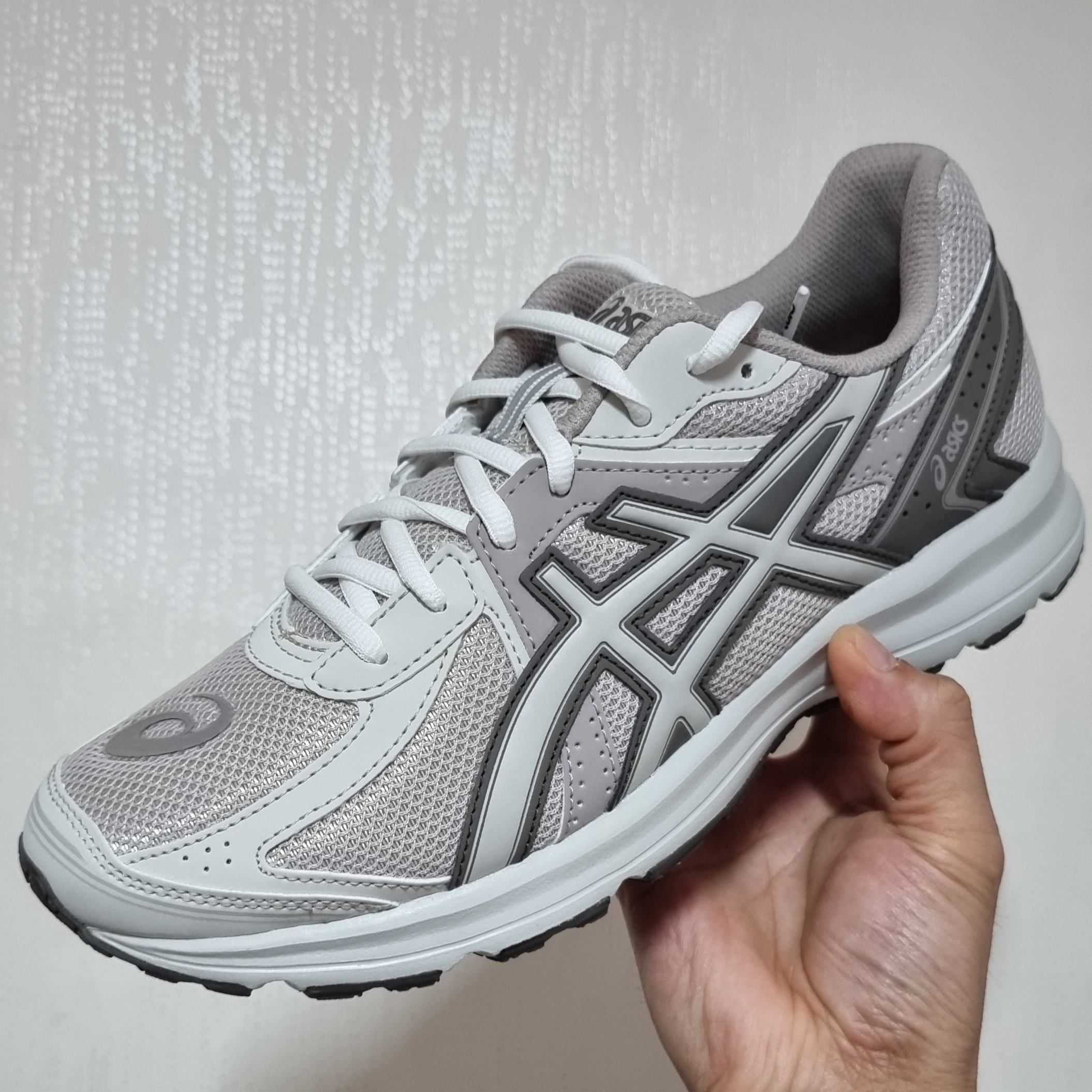 Asics Jog 100 S Birch - 2E Wide 착용 스타일 - 1