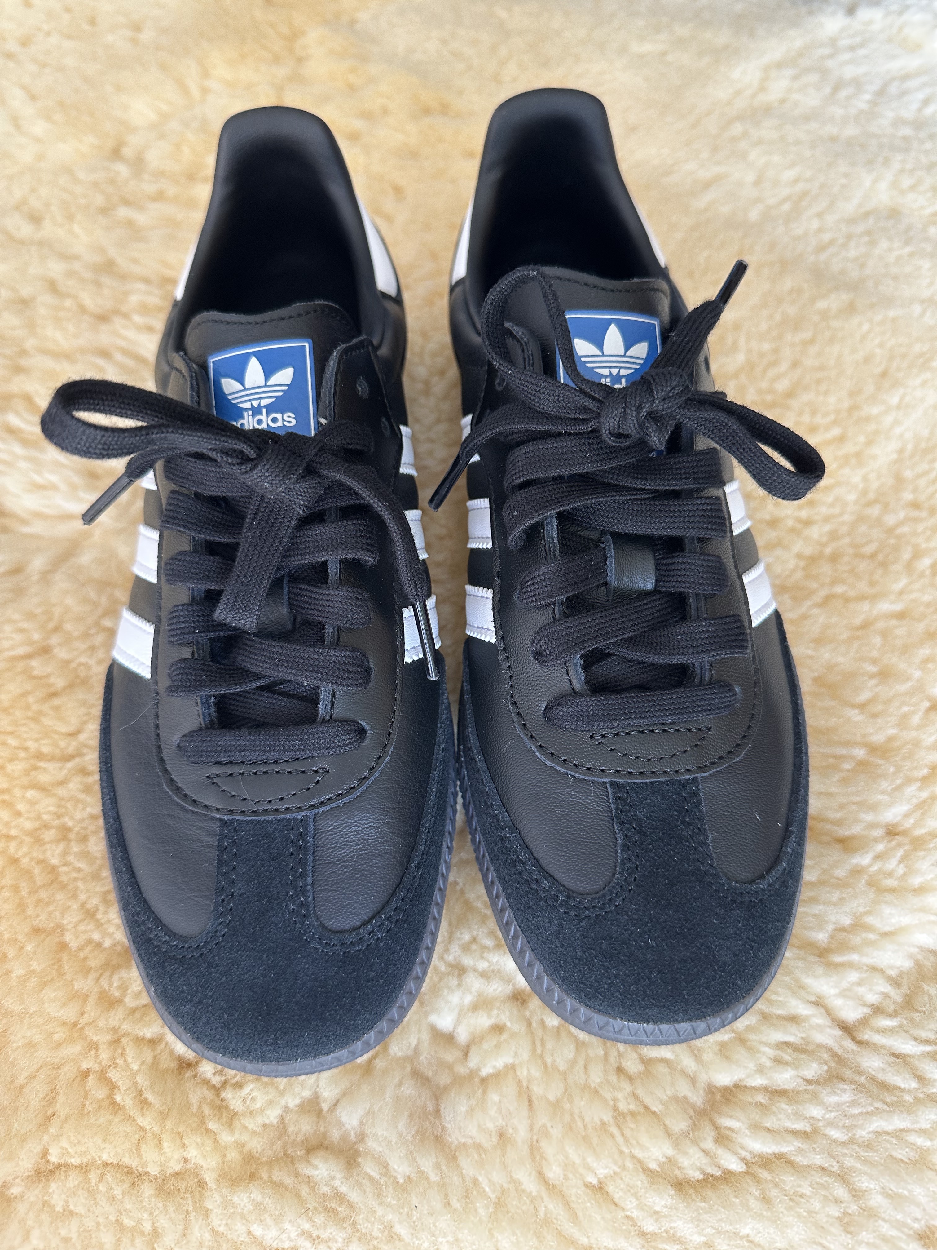 Adidas Samba OG Black White Gum 착용 스타일