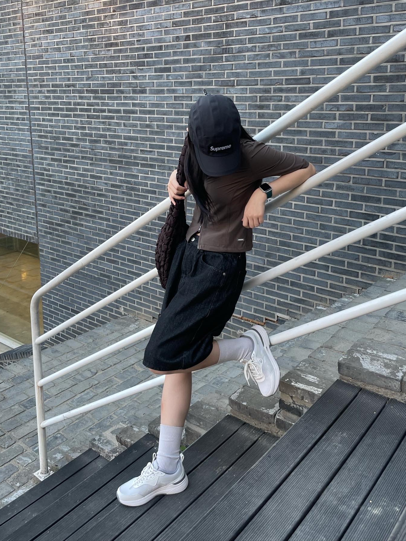 Supreme Gore-Tex Camp Cap Black - 22FW, COS Quilted Oversized Shoulder Bag Brown 착용 스타일 - 2