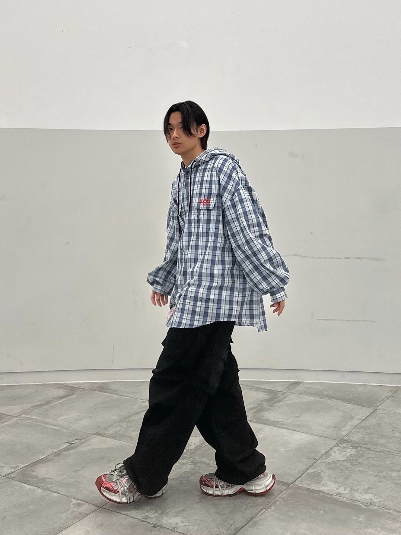 Balenciaga 3XL Sneakers White Red 착용 스타일 - 1