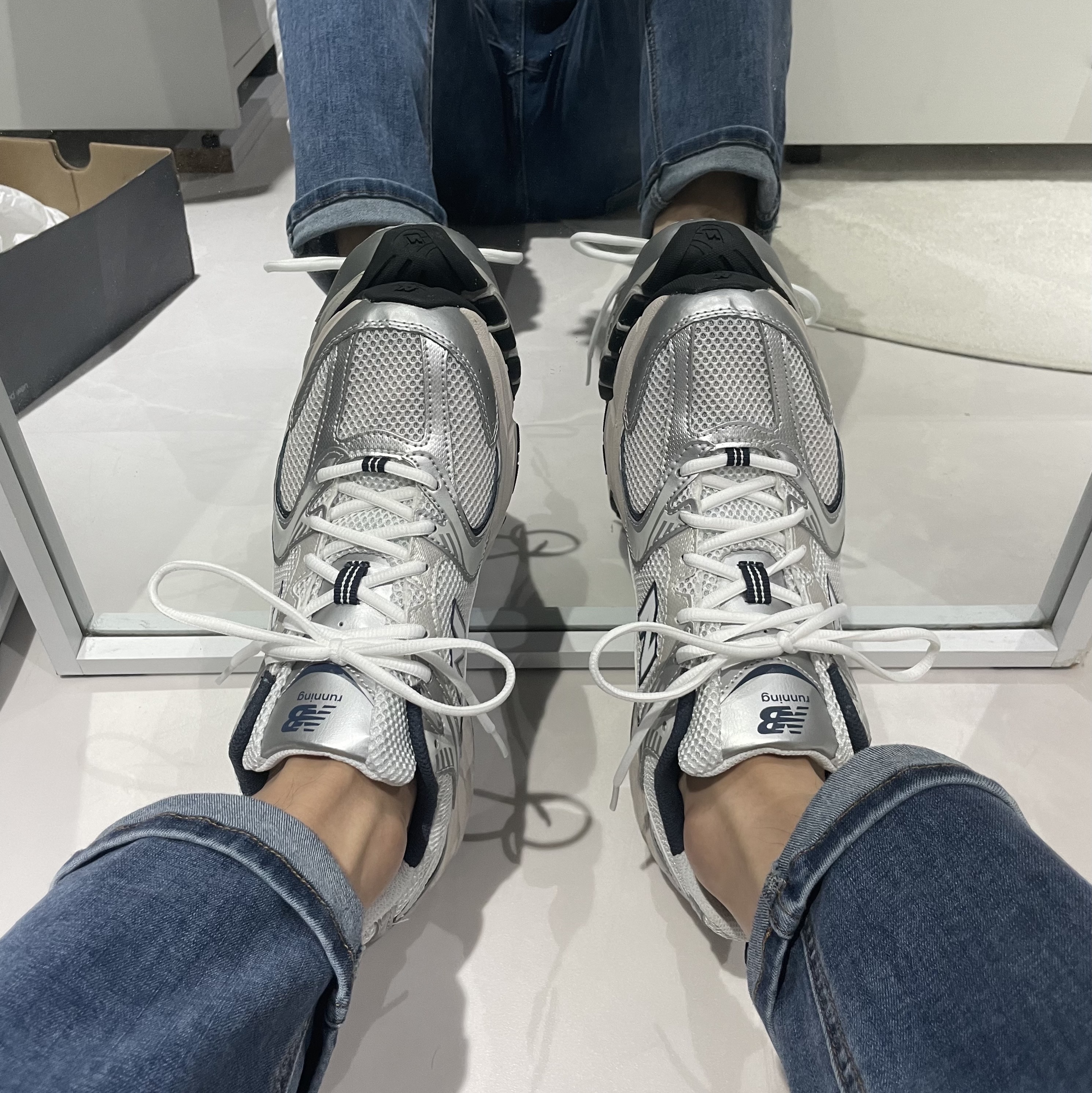 New Balance 530 Steel Grey 착용 스타일