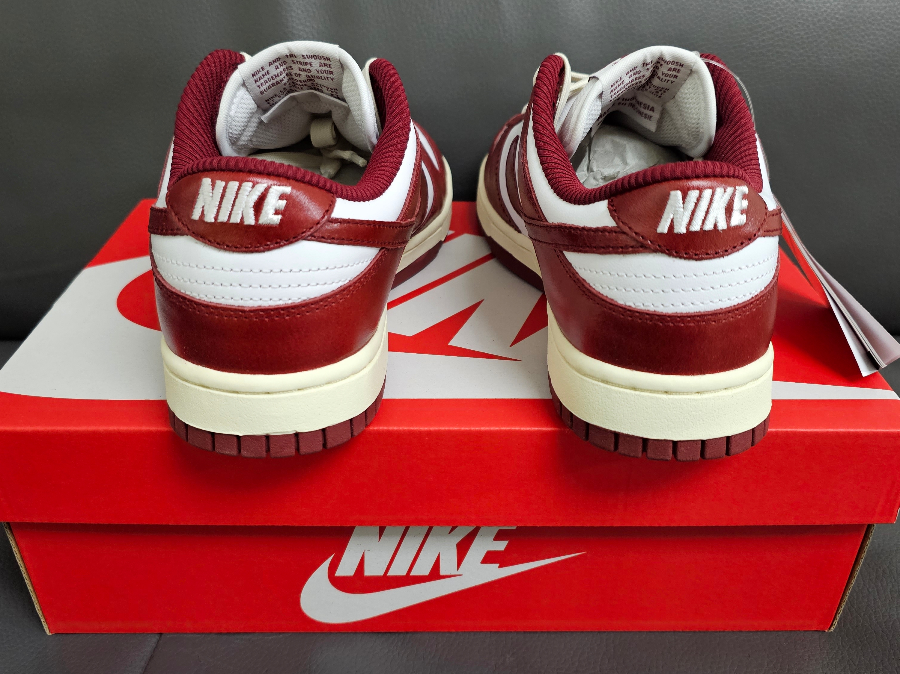 (W) Nike Dunk Low Retro PRM Team Red and White 착용 스타일 - 3