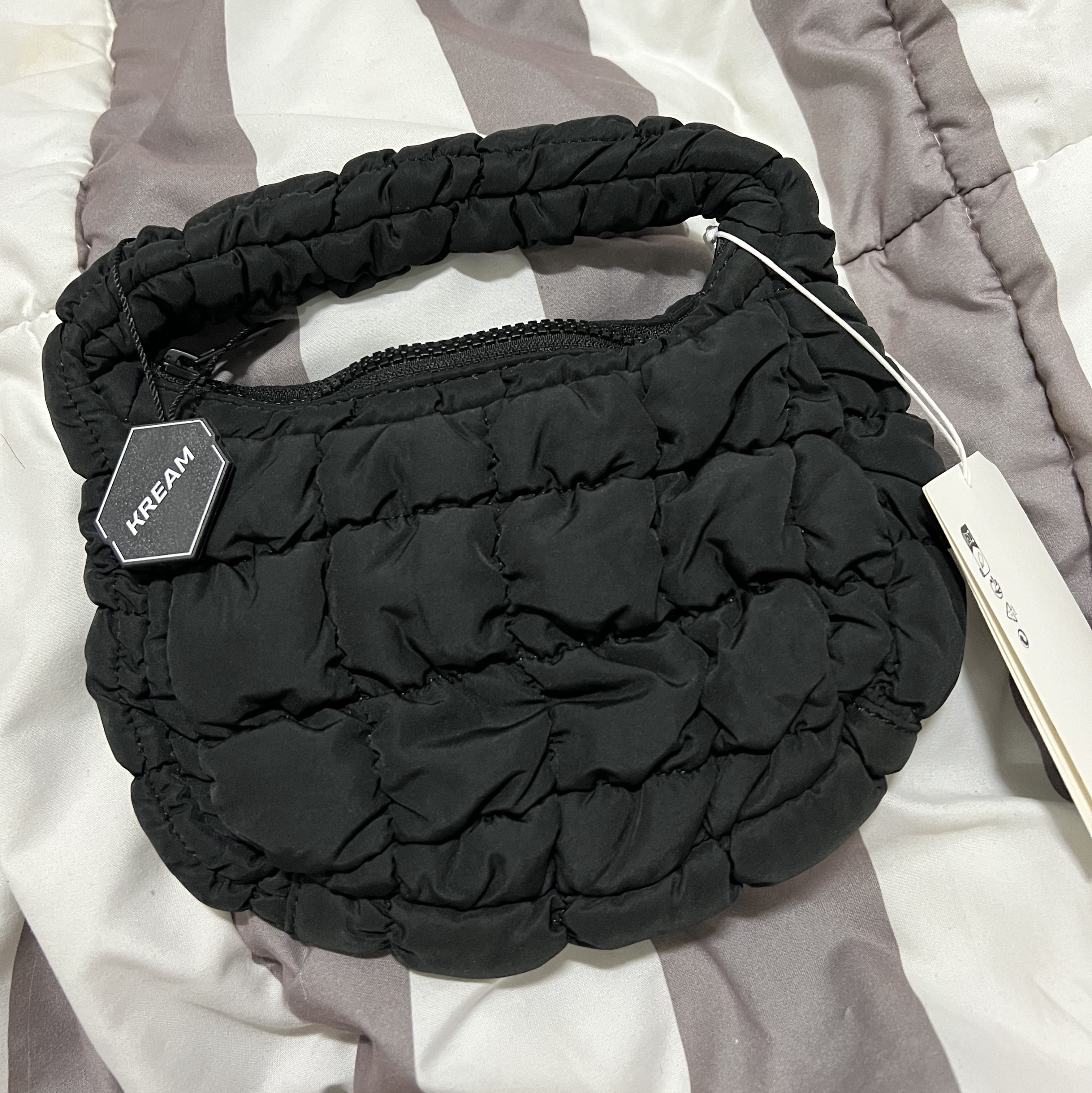 COS Quilted Micro Bag Black 착용 스타일