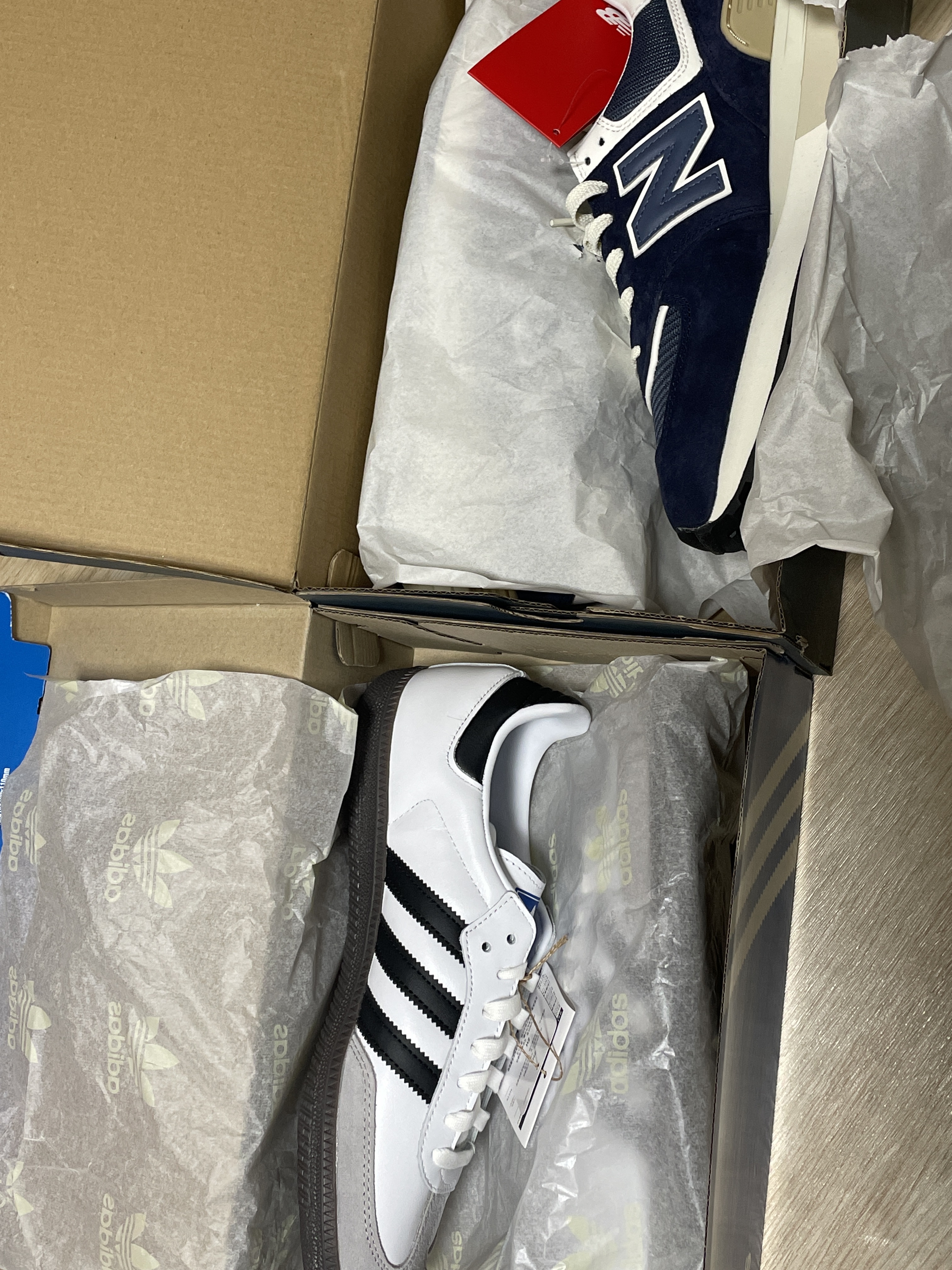 New Balance 574 Legacy Navy, Adidas Samba OG Cloud White 착용 스타일