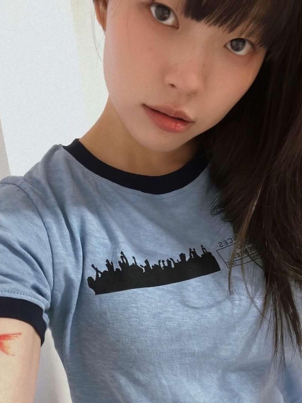 사파리스팟 우먼 1/2 굿 어디언스 티 스카이, 사파리스팟 우먼 1/2 웨스턴 도트 키 셔츠 블랙 착용 스타일 - 1