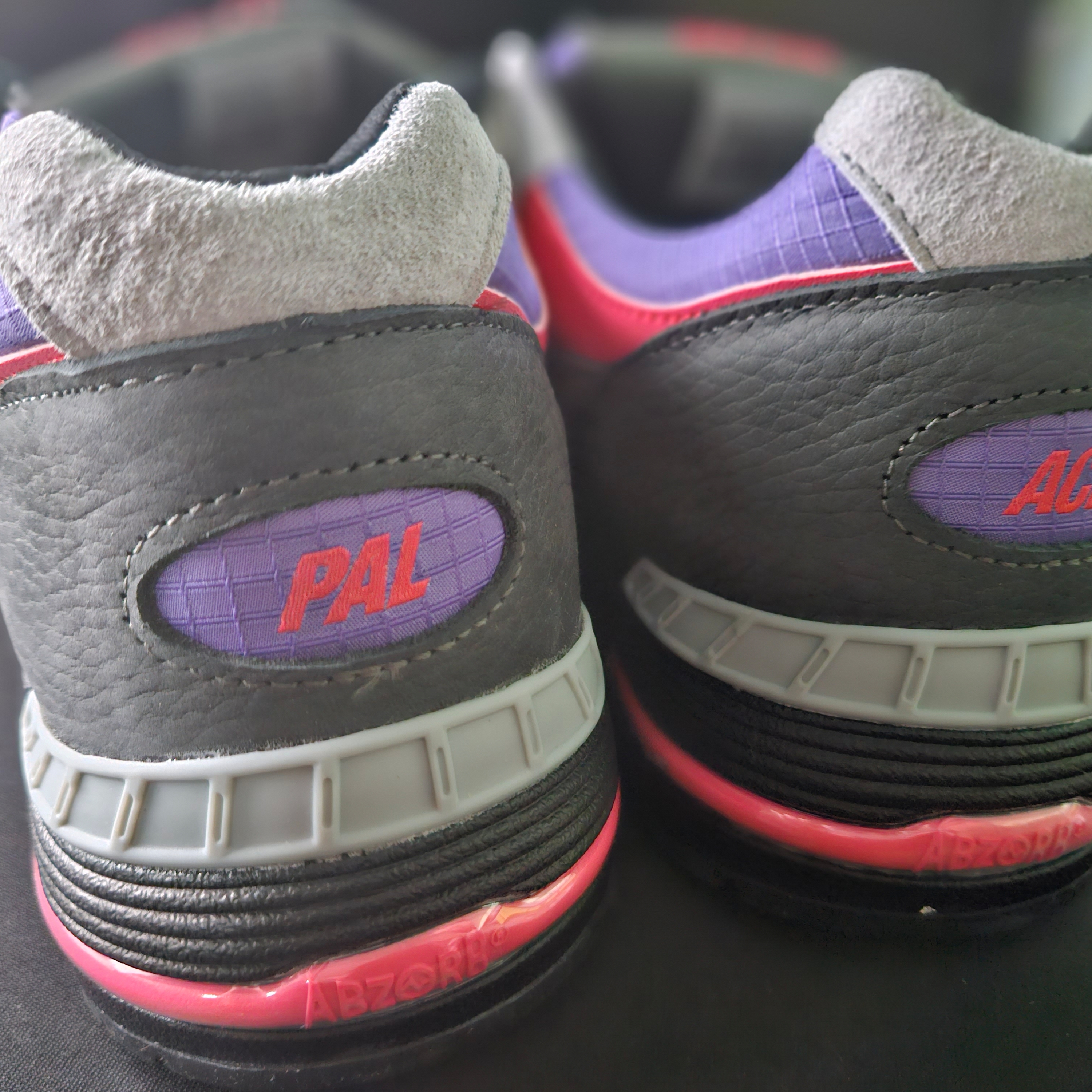 New Balance x Palace 991 Made in UK Black Ultra Violet 착용 스타일 - 2