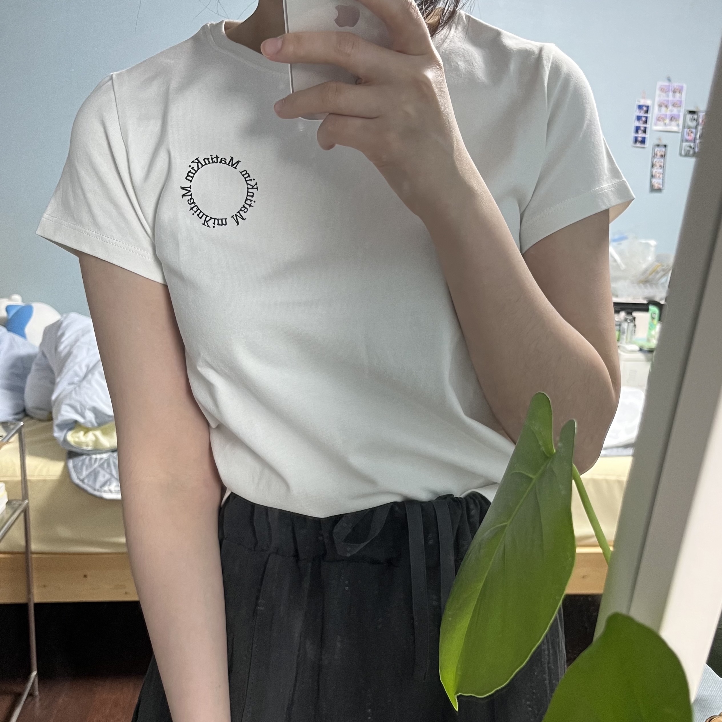 (W) Matin Kim Circle Logo Crop Top White 착용 스타일 - 2