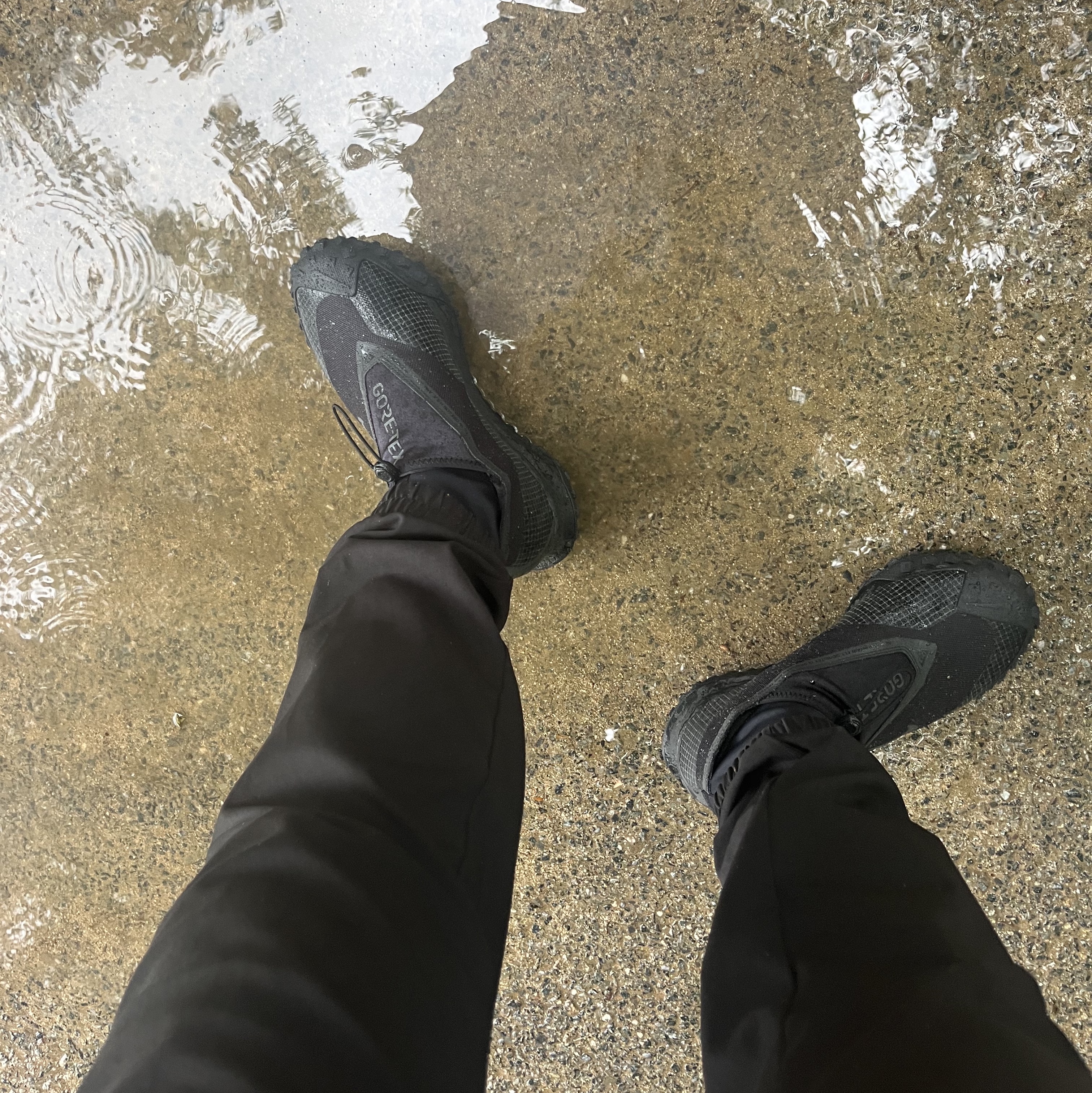 Nike ACG Mountain Fly Gore-Tex Black and Dark Grey 착용 스타일 - 1
