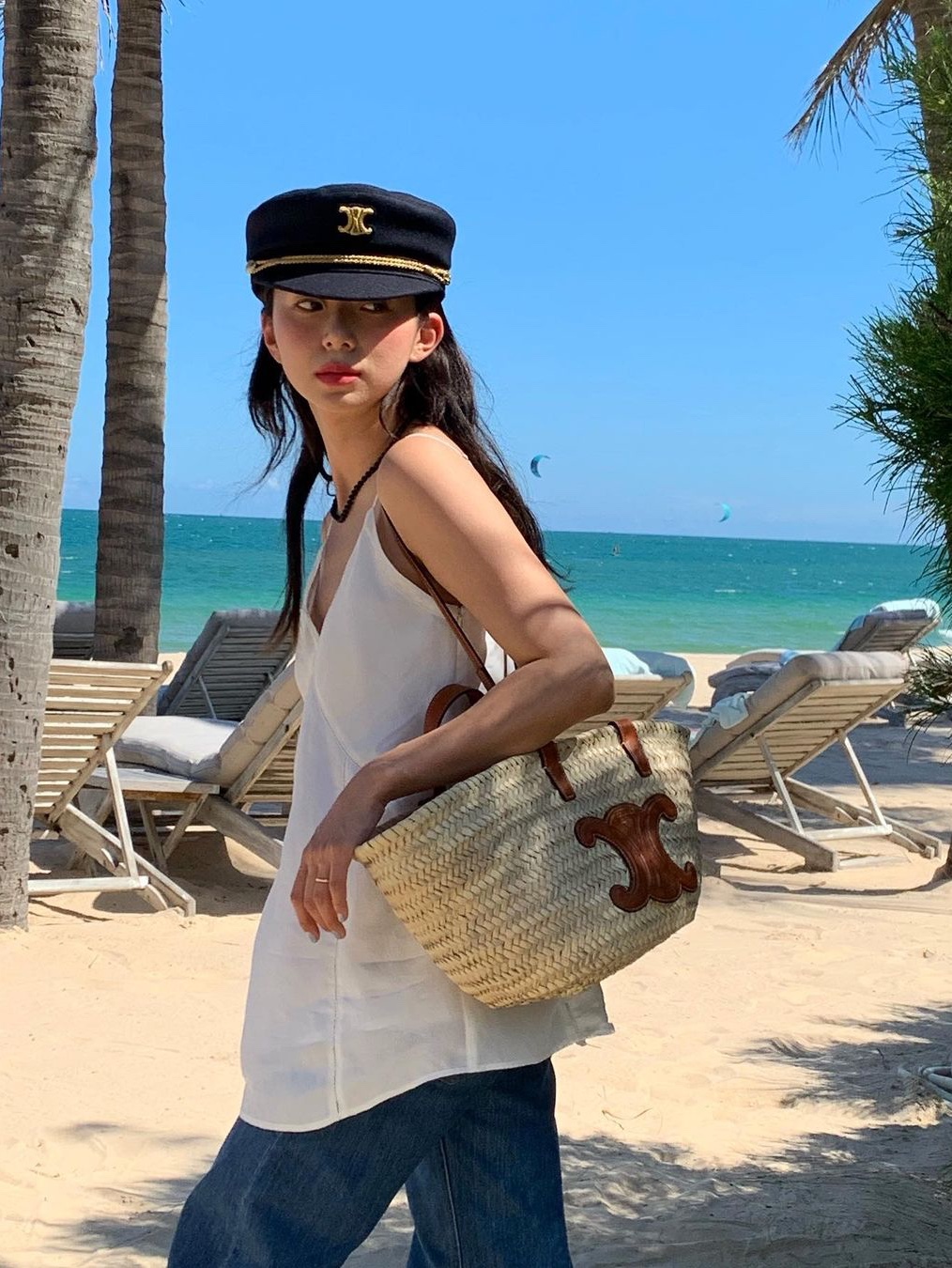 Celine Teen Triomphe Celine Classic Panier in Palm Leaves and Calfskin Tan 착용 스타일