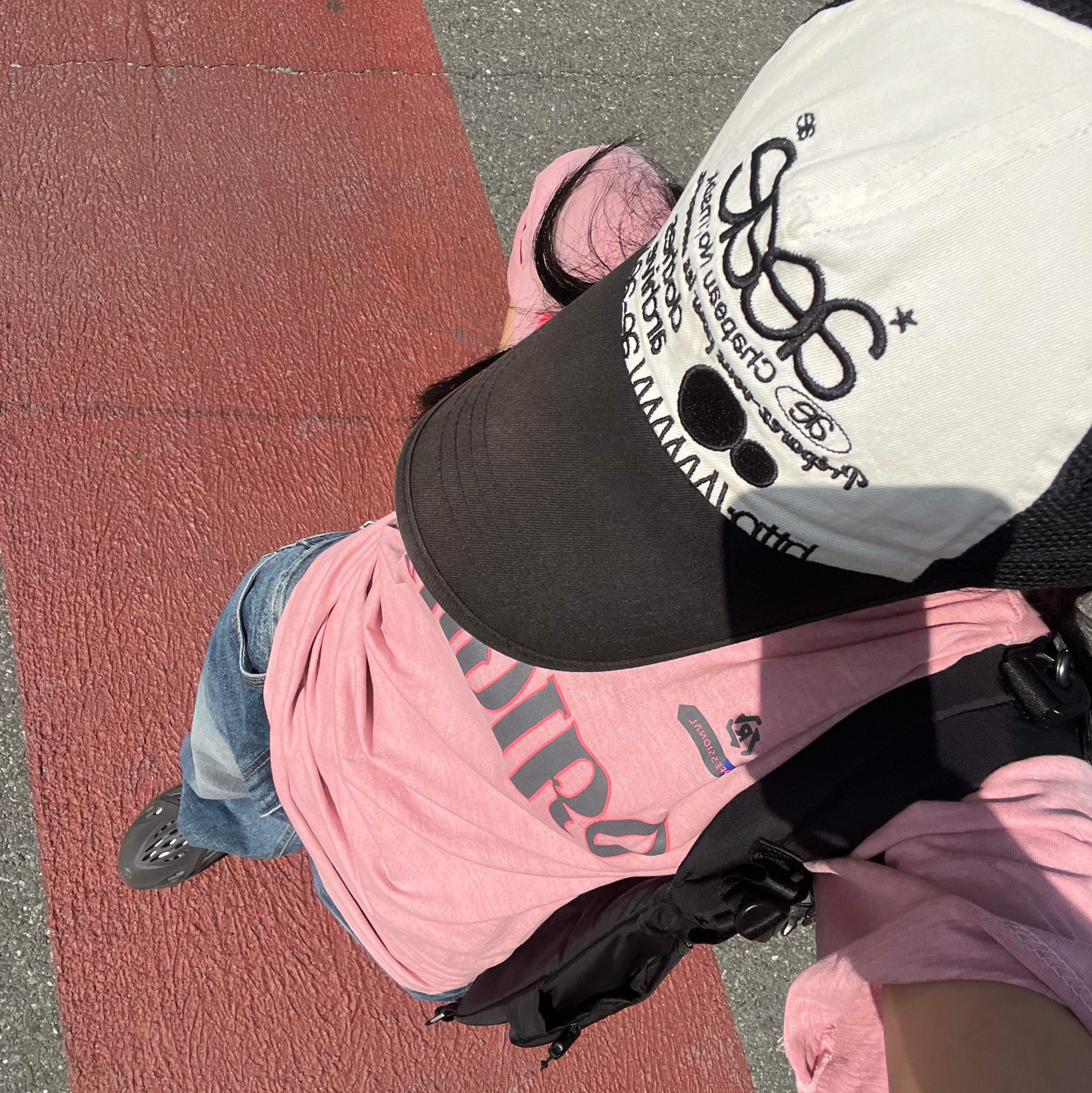 Aeae Web Logo Mesh Cap Black, Adidas Yeezy Foam RNNR Onyx 착용 스타일 - 1