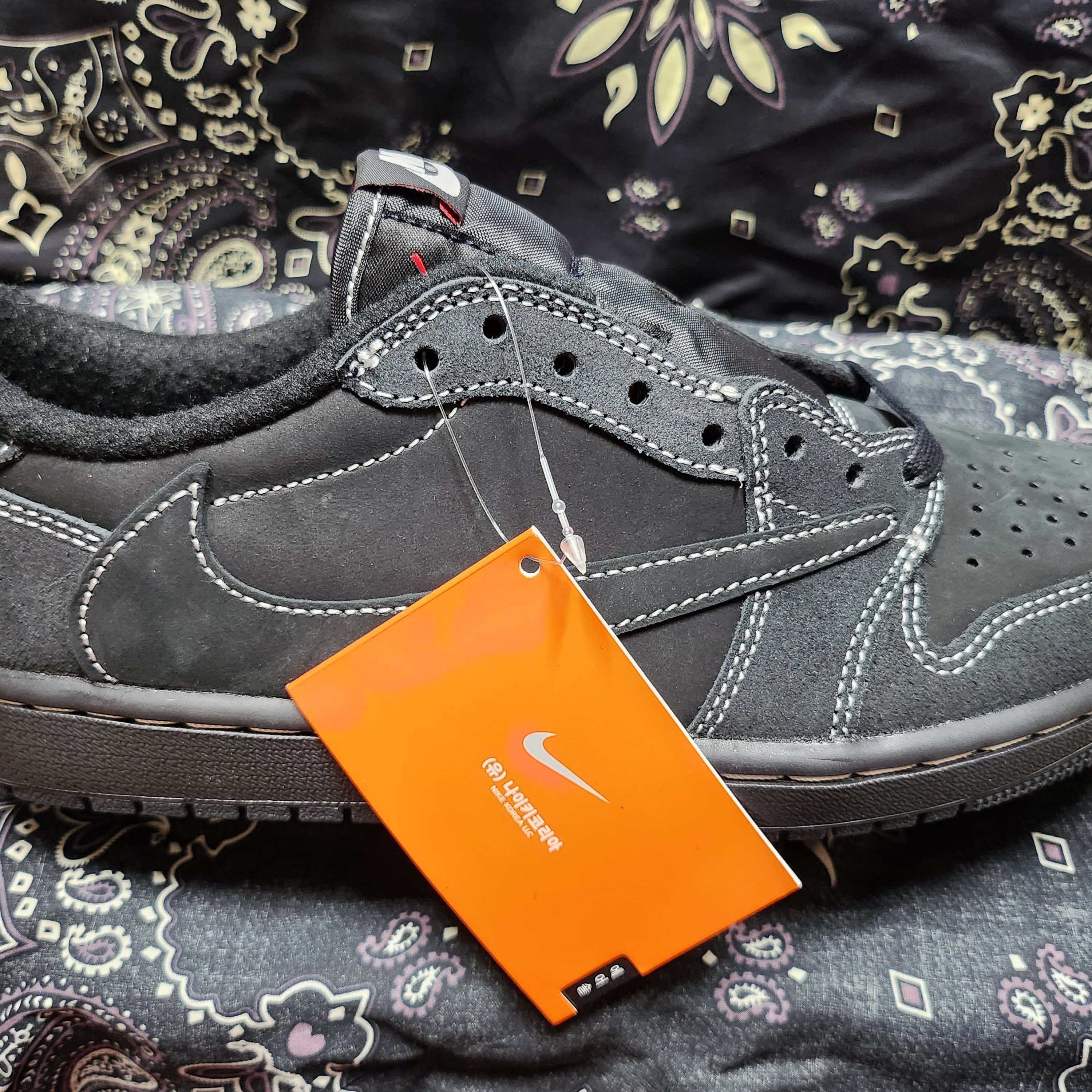 Jordan 1 x Travis Scott Retro Low OG SP Black Phantom 착용 스타일 - 4
