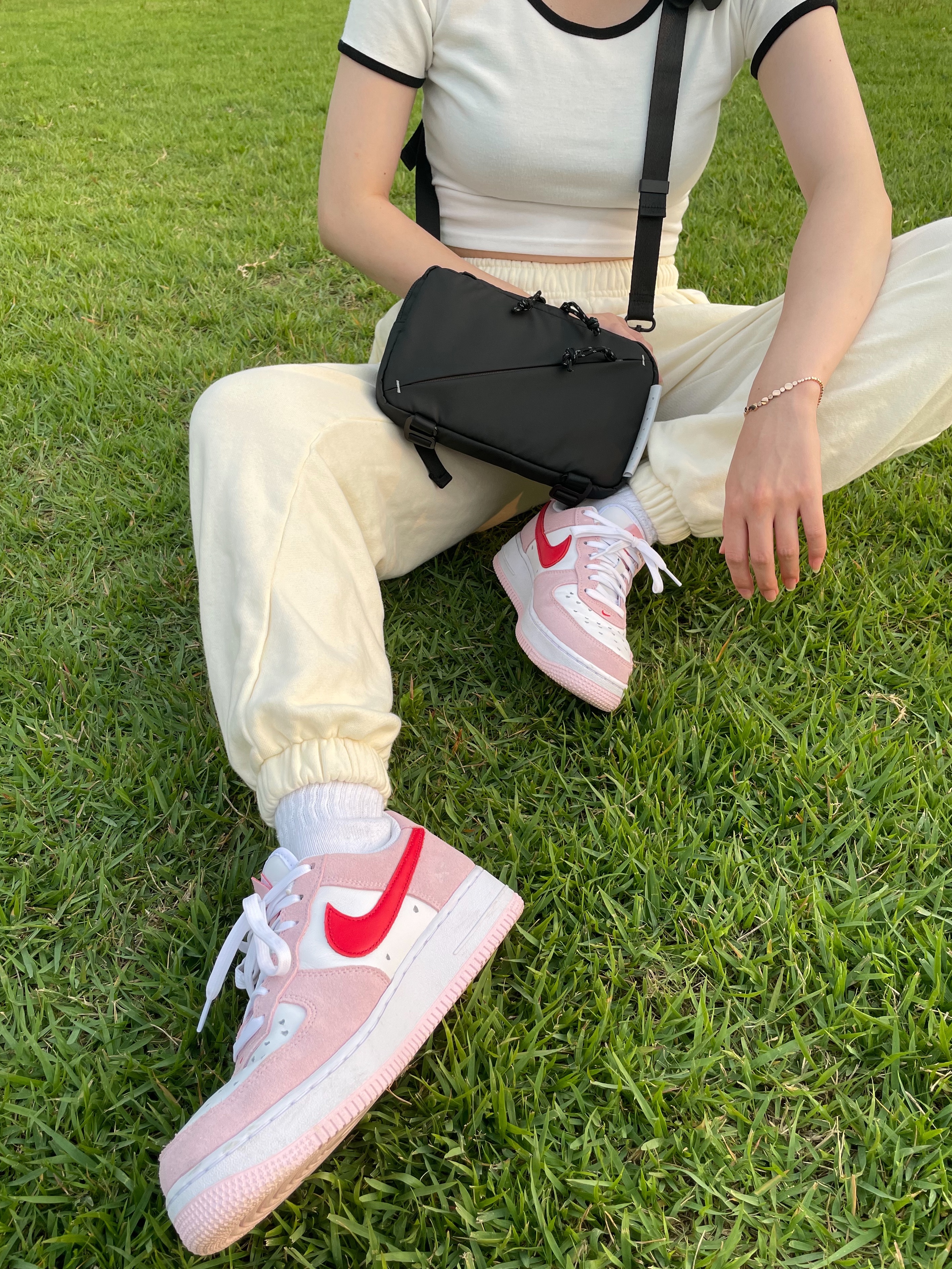 Nike Air Force 1 '07 QS Valentine's Day 착용 스타일 - 4