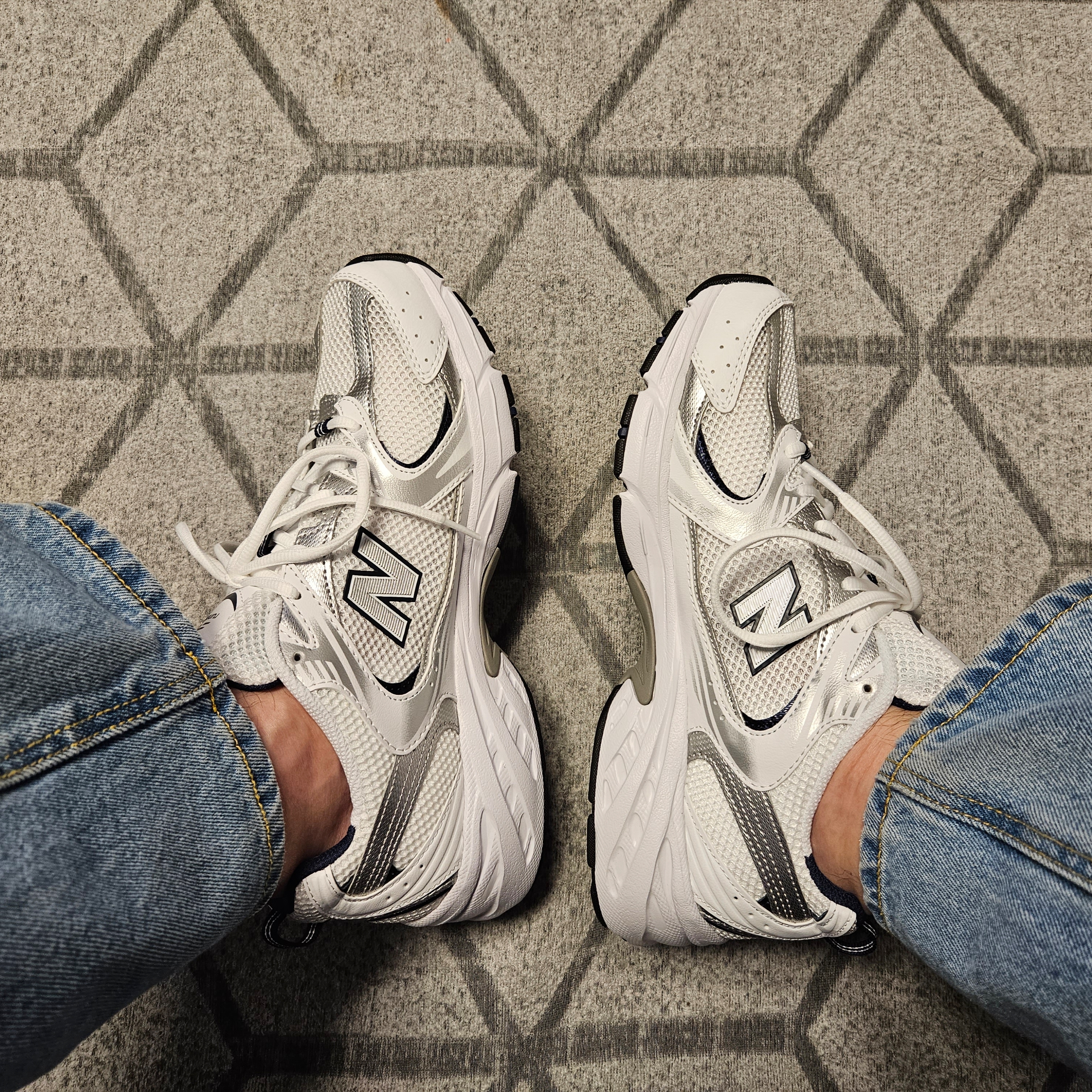New Balance 530 White 착용 스타일