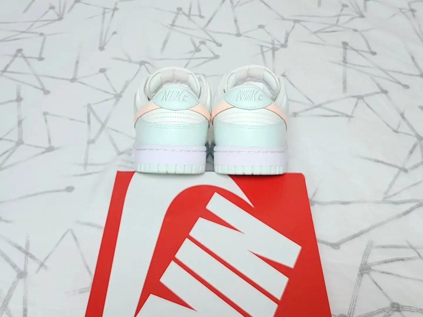 (W) Nike Dunk Low Barely Green 착용 스타일 - 5