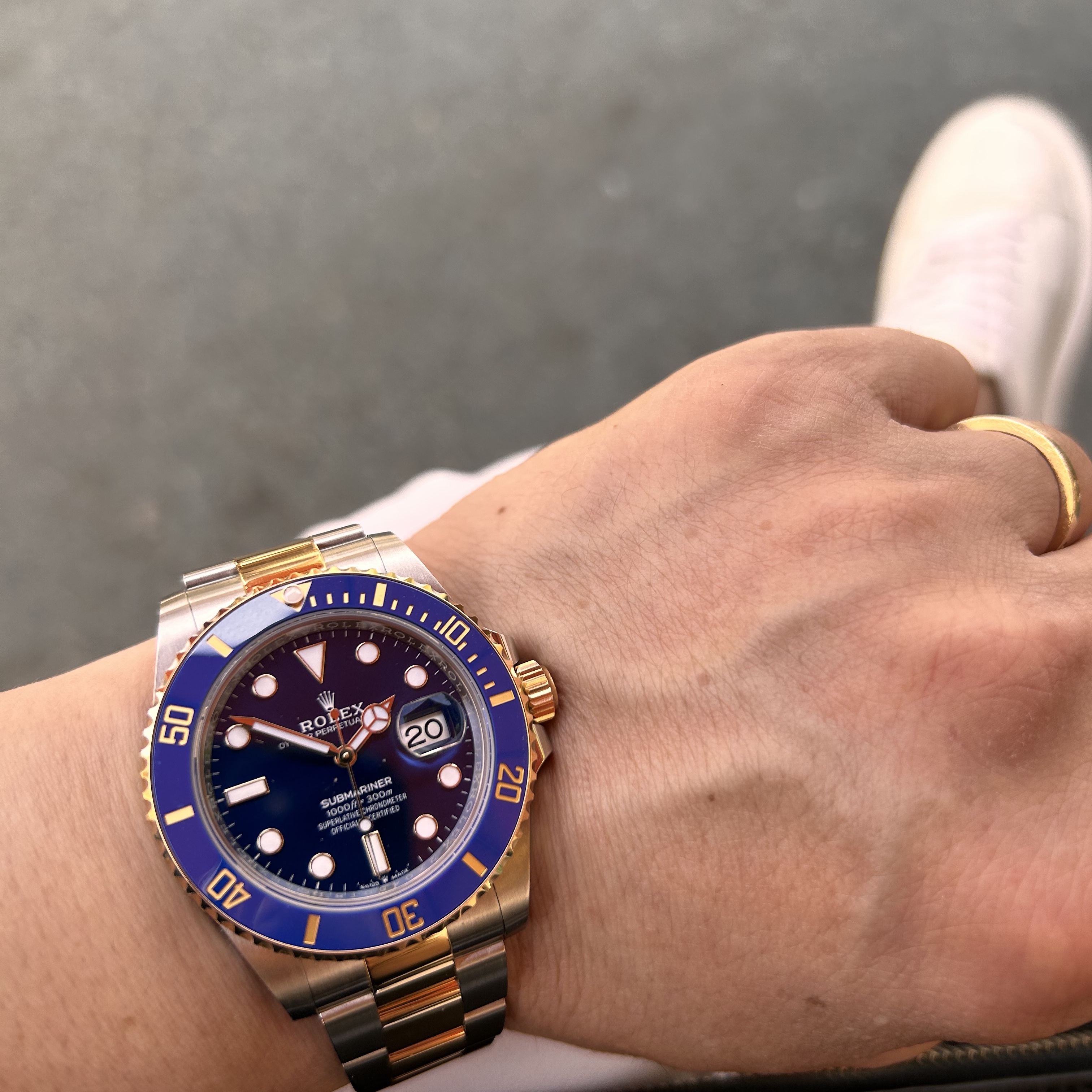 Rolex Submariner Date 41mm 126613LB Royal Blue Oyster 착용 스타일
