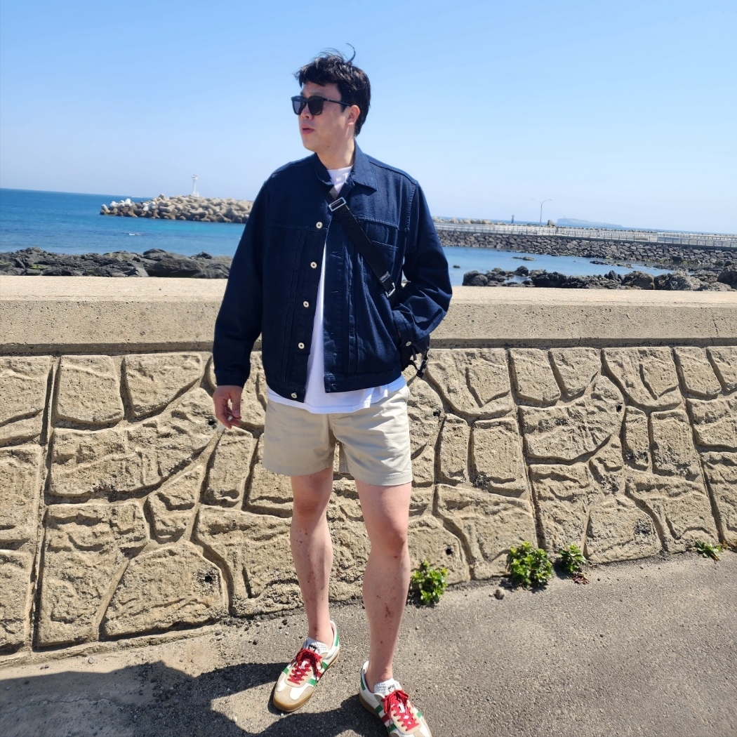 Gucci x Adidas Gazelle Sneakers White Leather Oatmeal Suede 착용 스타일