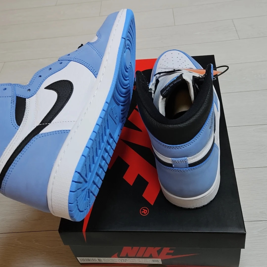 Jordan 1 Retro High OG University Blue 착용 스타일 - 4