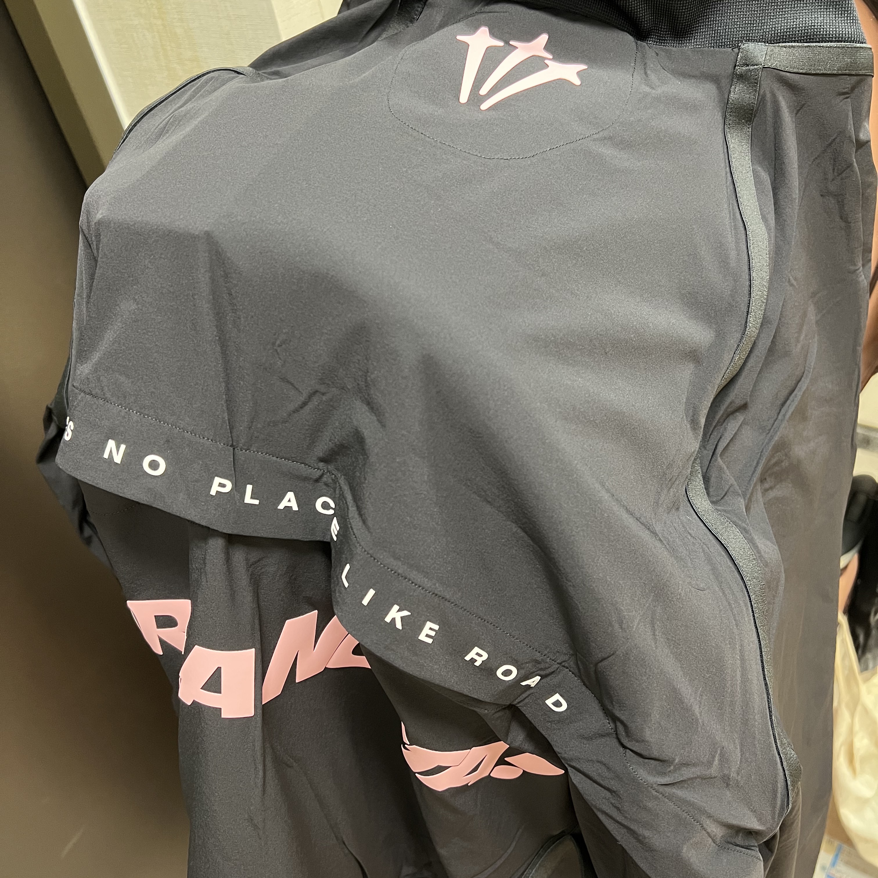 (W) Nike x Drake Nocta NRG LR L/S Crew Black (DV3631-010) 착용 스타일