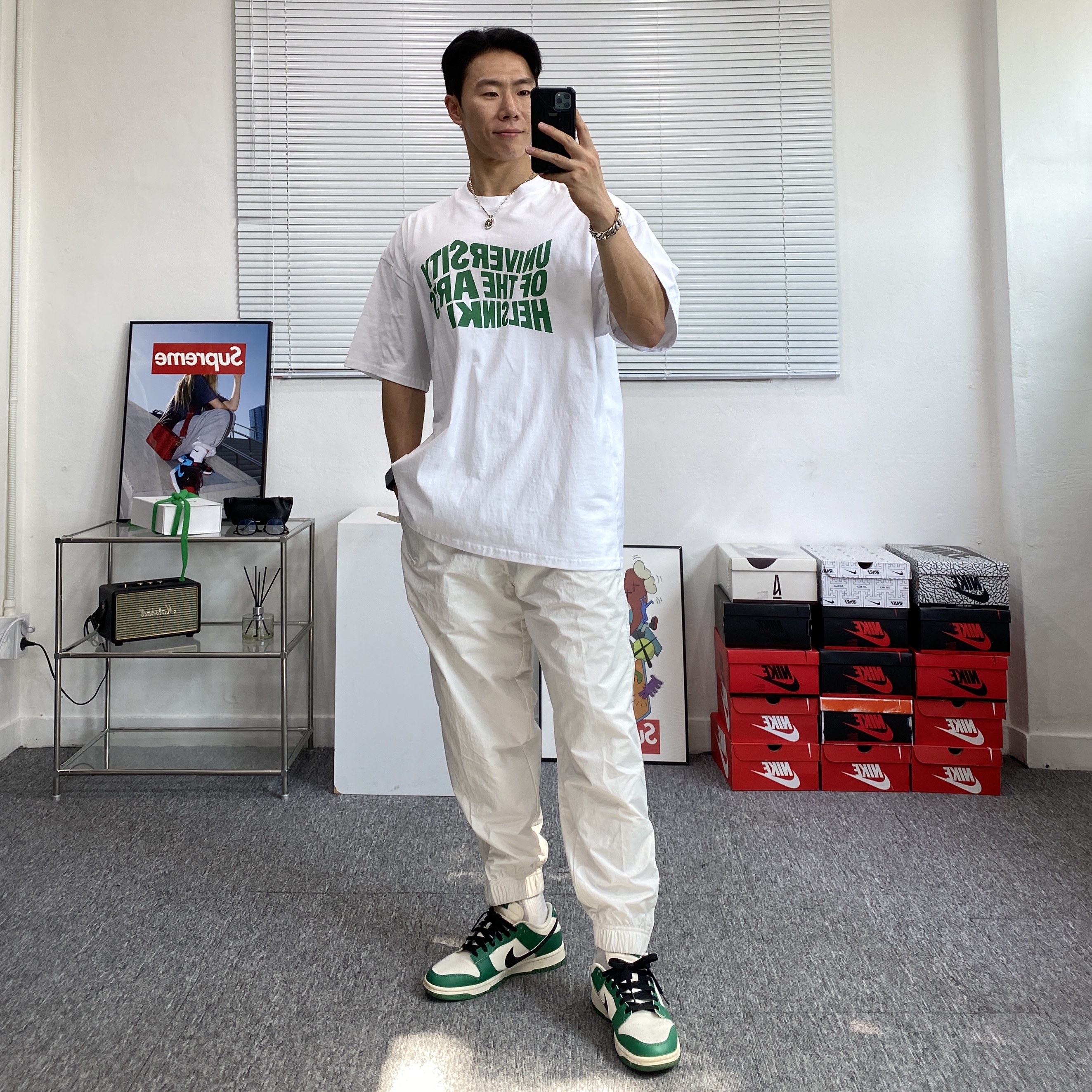 Nike Dunk Low Retro SE Jackpot Malachite, Nike NRG Solo Swoosh Woven Track Pants Phantom White - Asia 착용 스타일 - 1