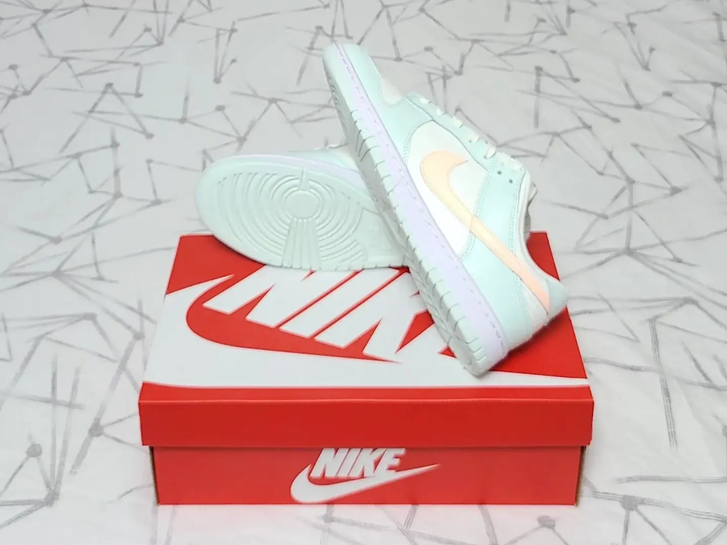 (W) Nike Dunk Low Barely Green 착용 스타일 - 4