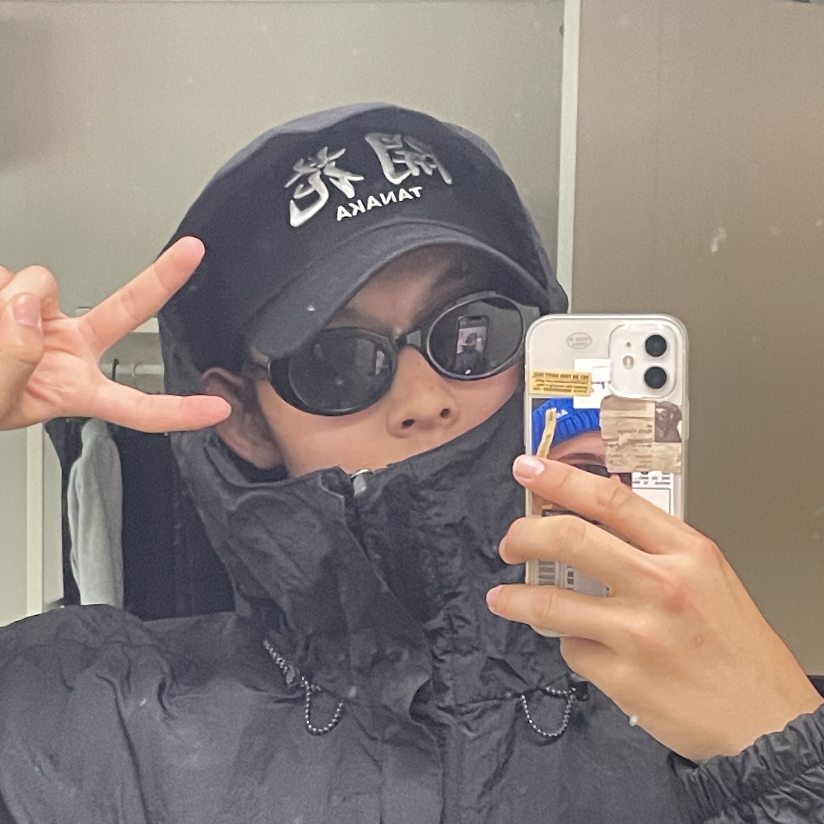Darkr8m Studio x Tanaka Flowering Cap Black, Stussy Fuzzy Dice T-Shirt Black 착용 스타일 - 1