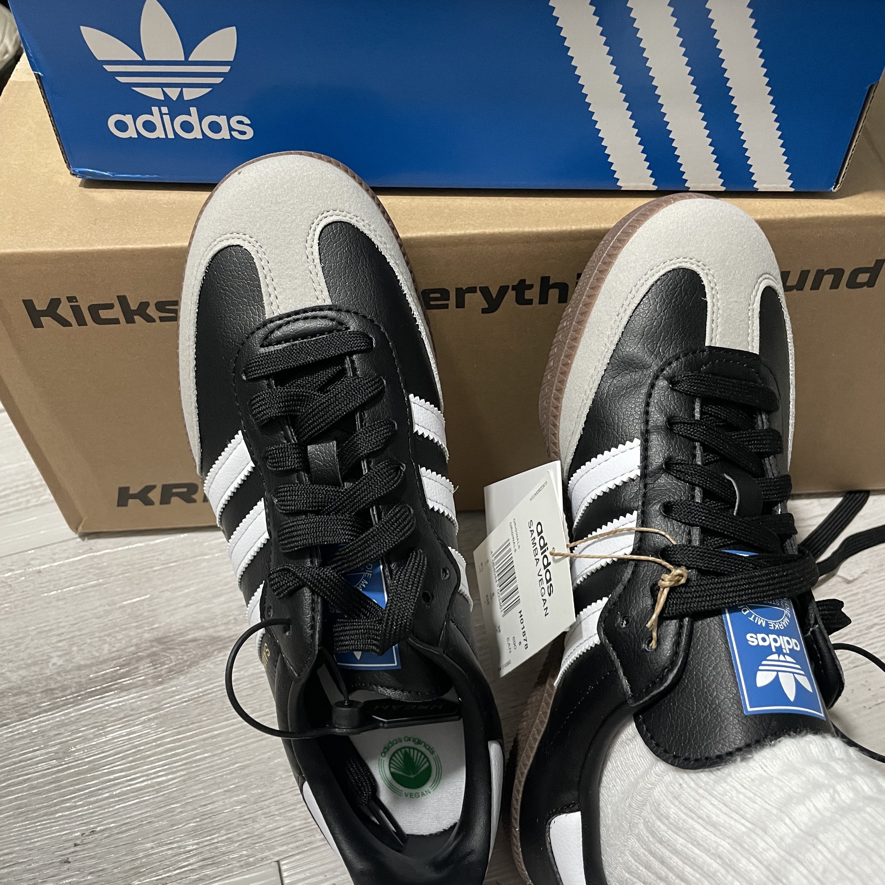 Adidas Samba Vegan Black White 착용 스타일