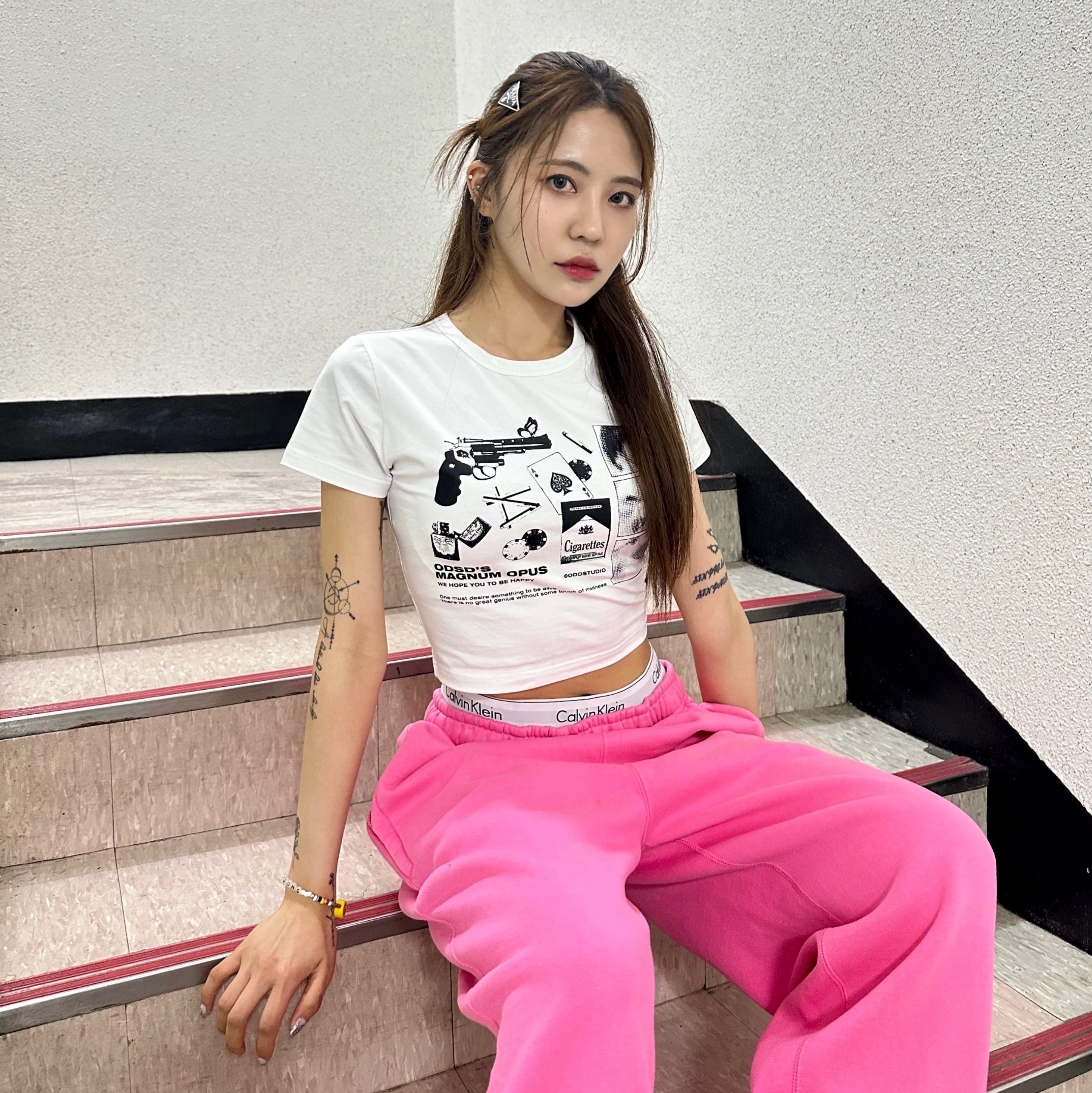 (W) Prada Metal Hair Clip Black, Nike x Stussy NRG Washed Fleece Pants Lotus PInk (DO5296-670) 착용 스타일 - 1