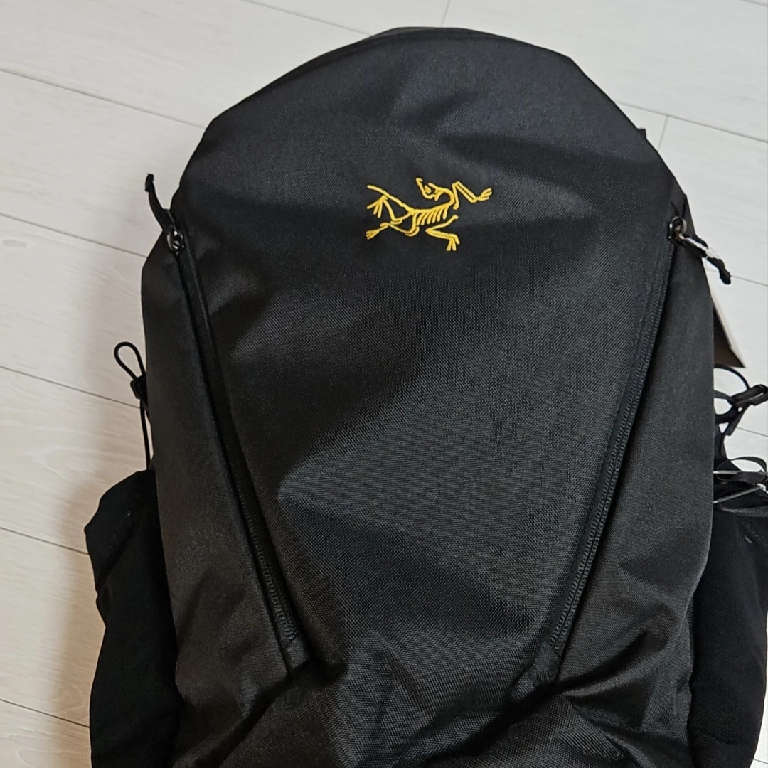 Arc'teryx Mantis 26 Backpack Black 착용 스타일 - 1