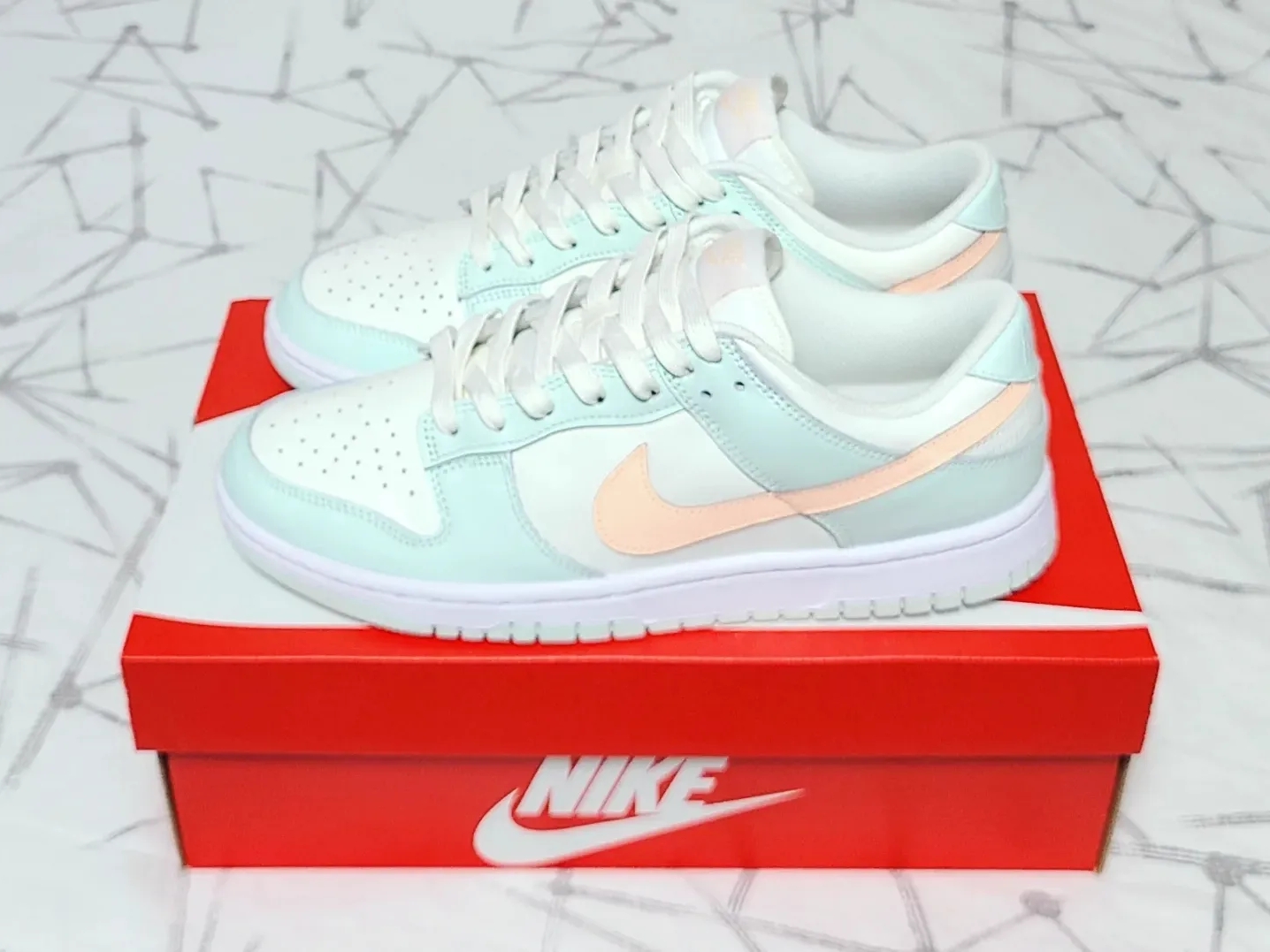 (W) Nike Dunk Low Barely Green 착용 스타일 - 2