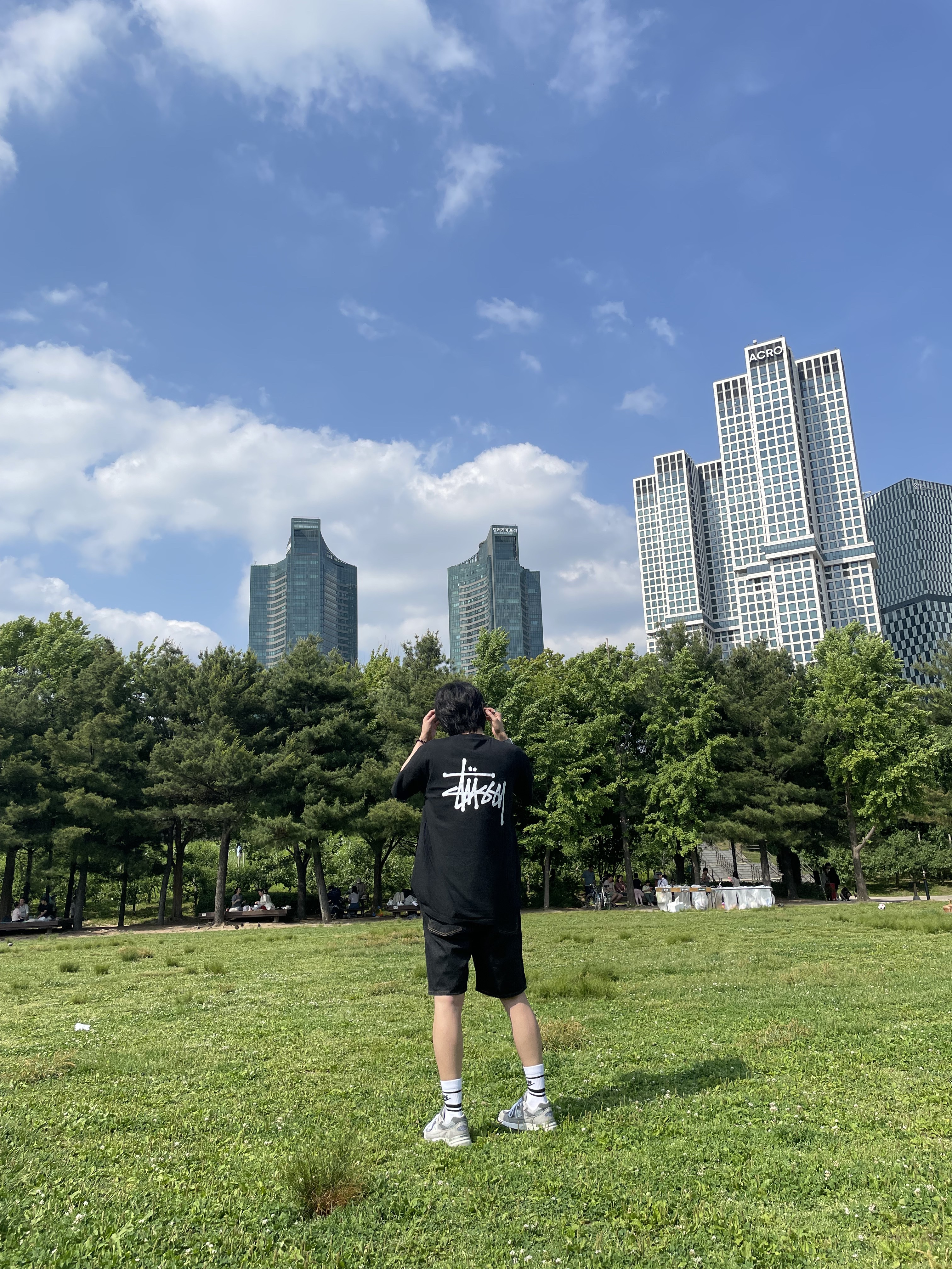 Stussy Surfman Keychain Silver, Stussy Basic Stussy Pigment Dyed T-Shirt Black 2022 착용 스타일 - 2