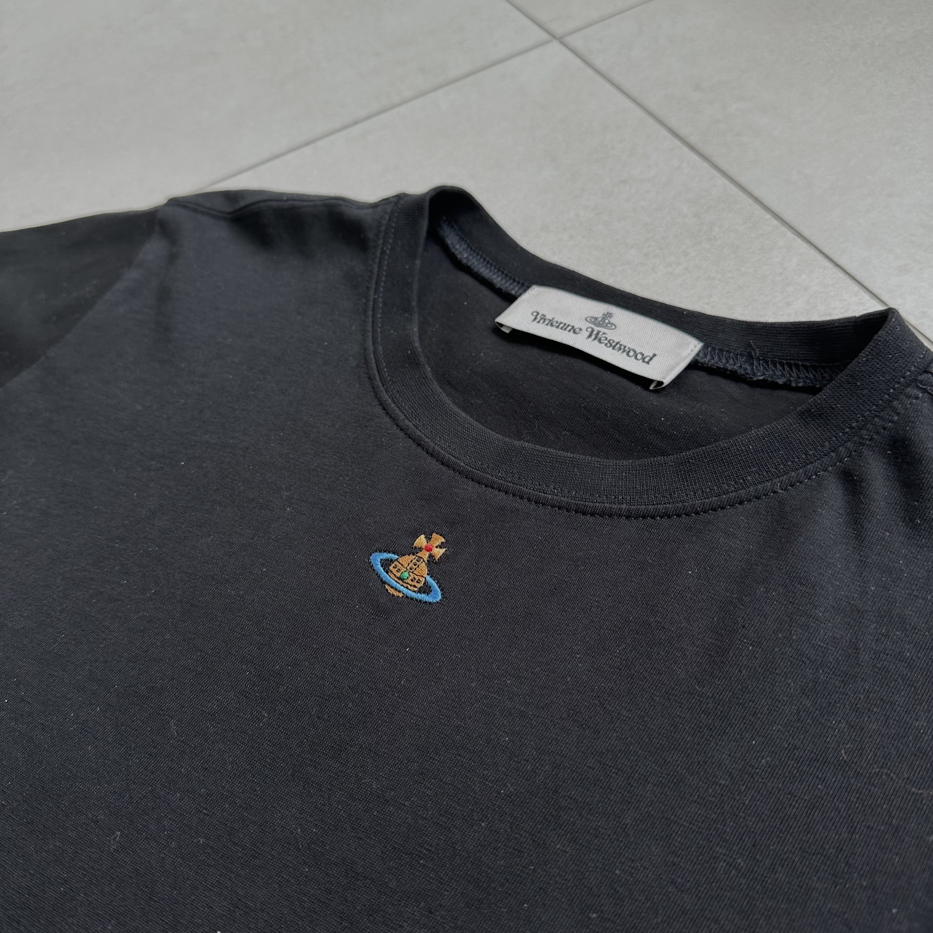 (W) Vivienne Westwood Orb Peru T-Shirt Black - 23SS 착용 스타일 - 3
