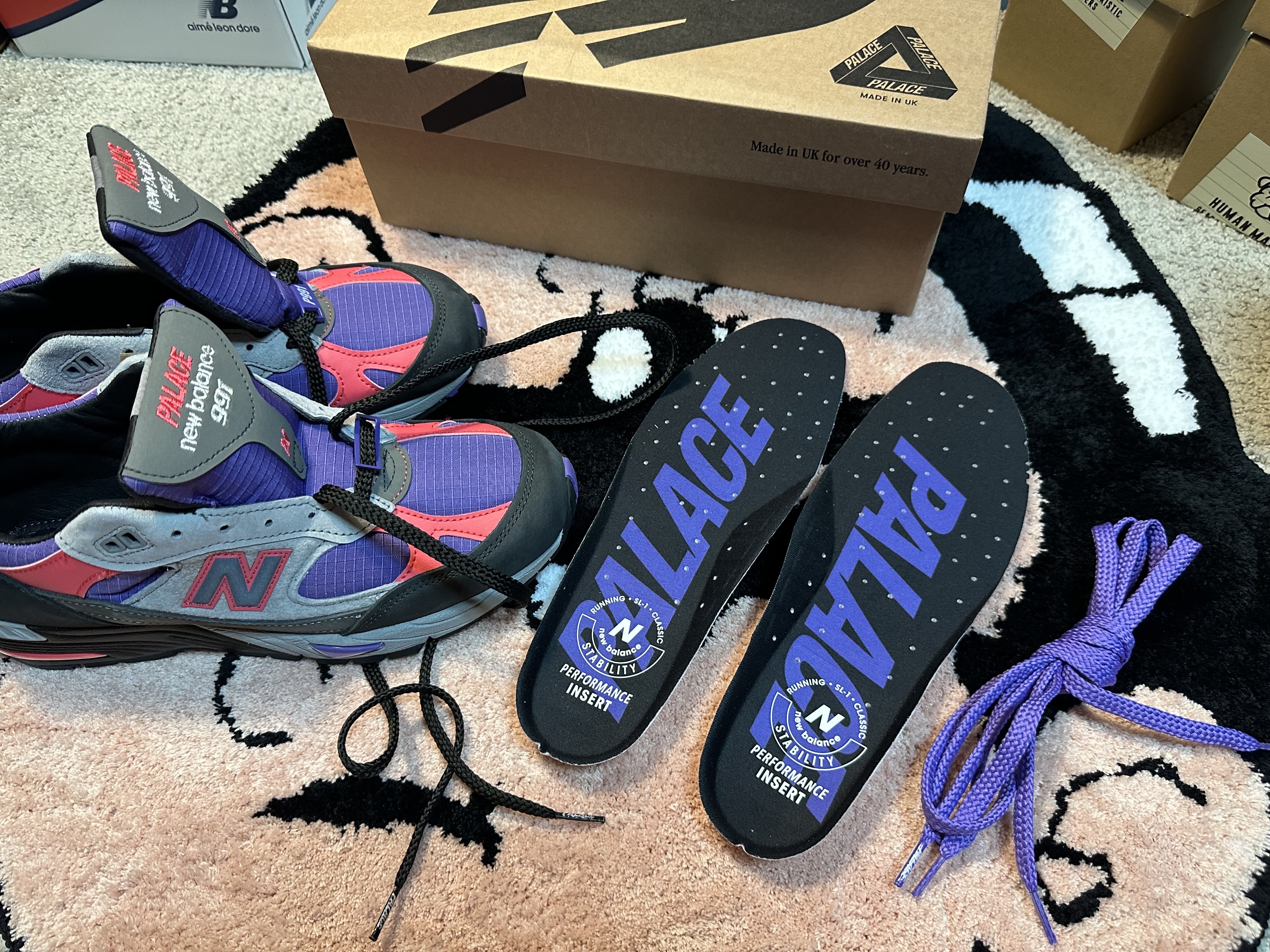 New Balance x Palace 991 Made in UK Black Ultra Violet 착용 스타일 - 1