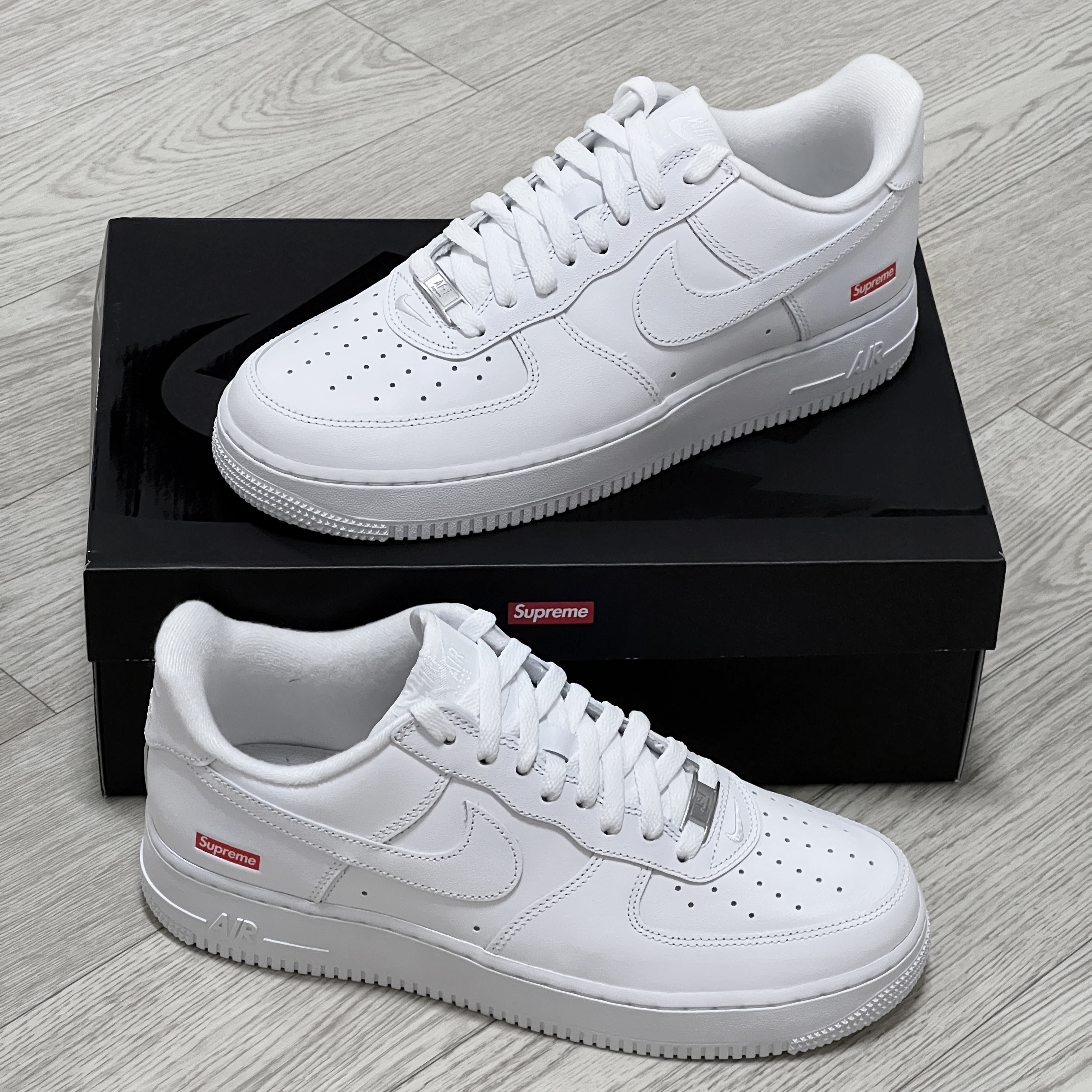 Nike x Supreme Air Force 1 Low White 착용 스타일 - 2
