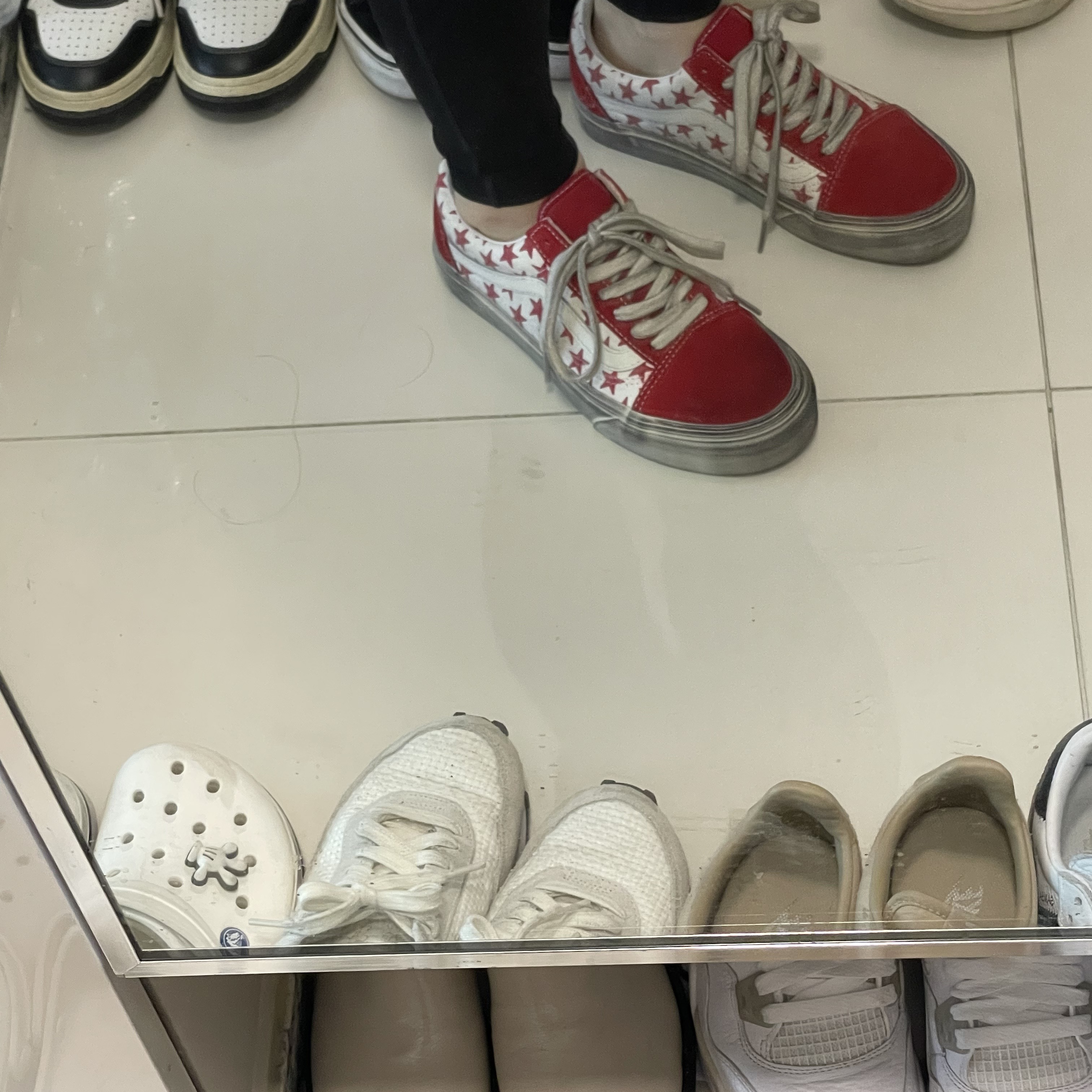Vans Vault x Bianca Chandon Old Skool LX Stressed Red White 착용 스타일 - 5