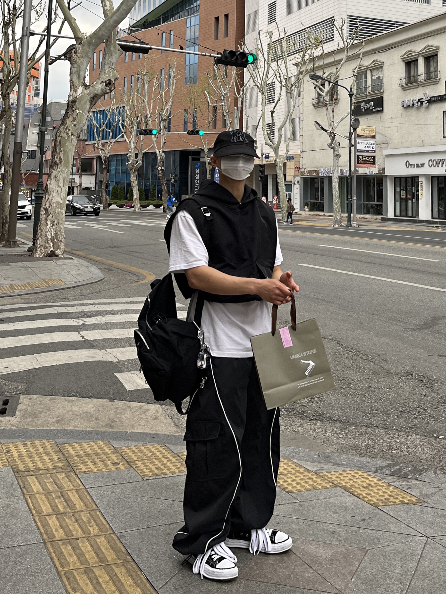 Maison Mihara Yasuhiro Peterson OG Sole Canvas Low Sneakers Black 착용 스타일 - 2