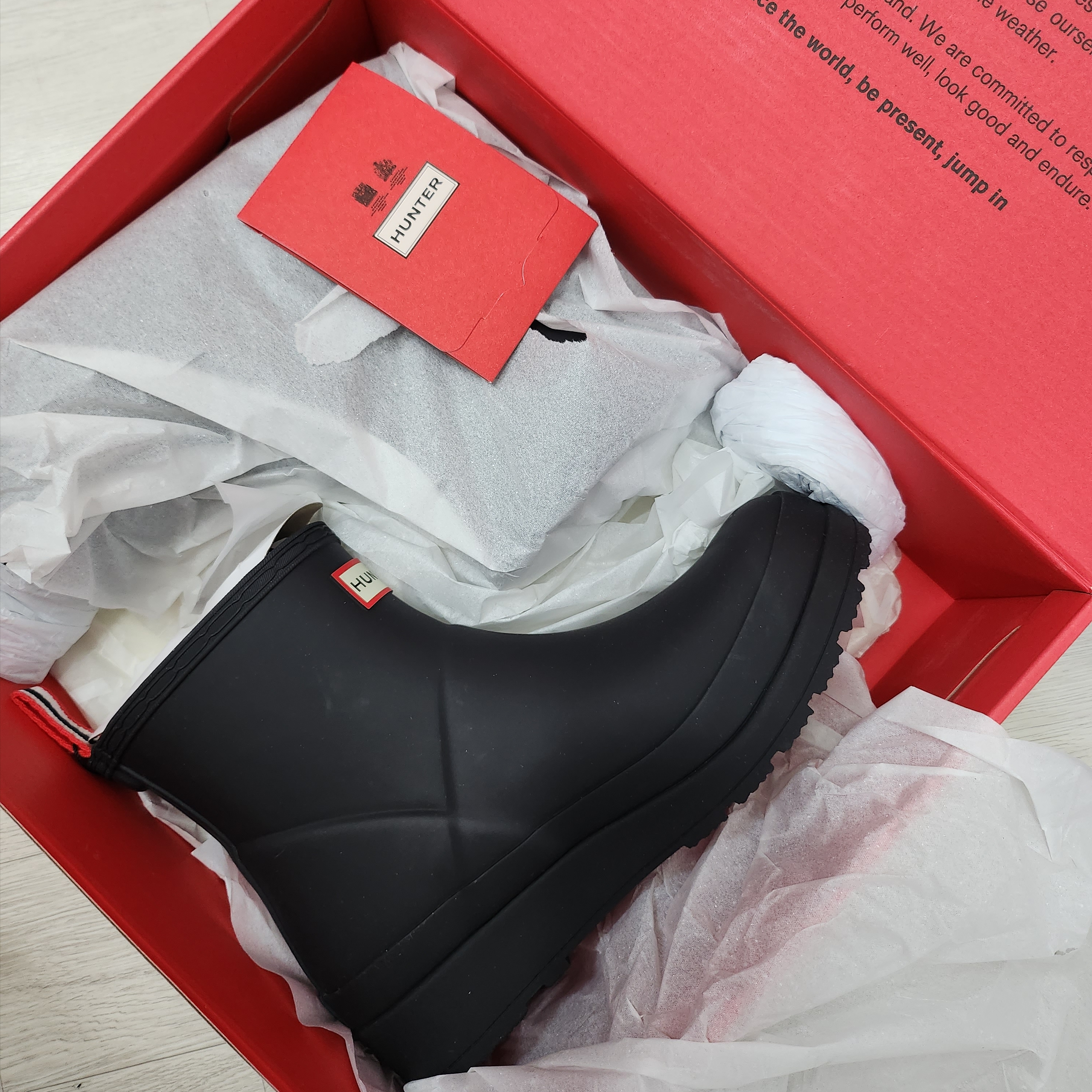 (W) Hunter Play Short Rain Boots Black 착용 스타일