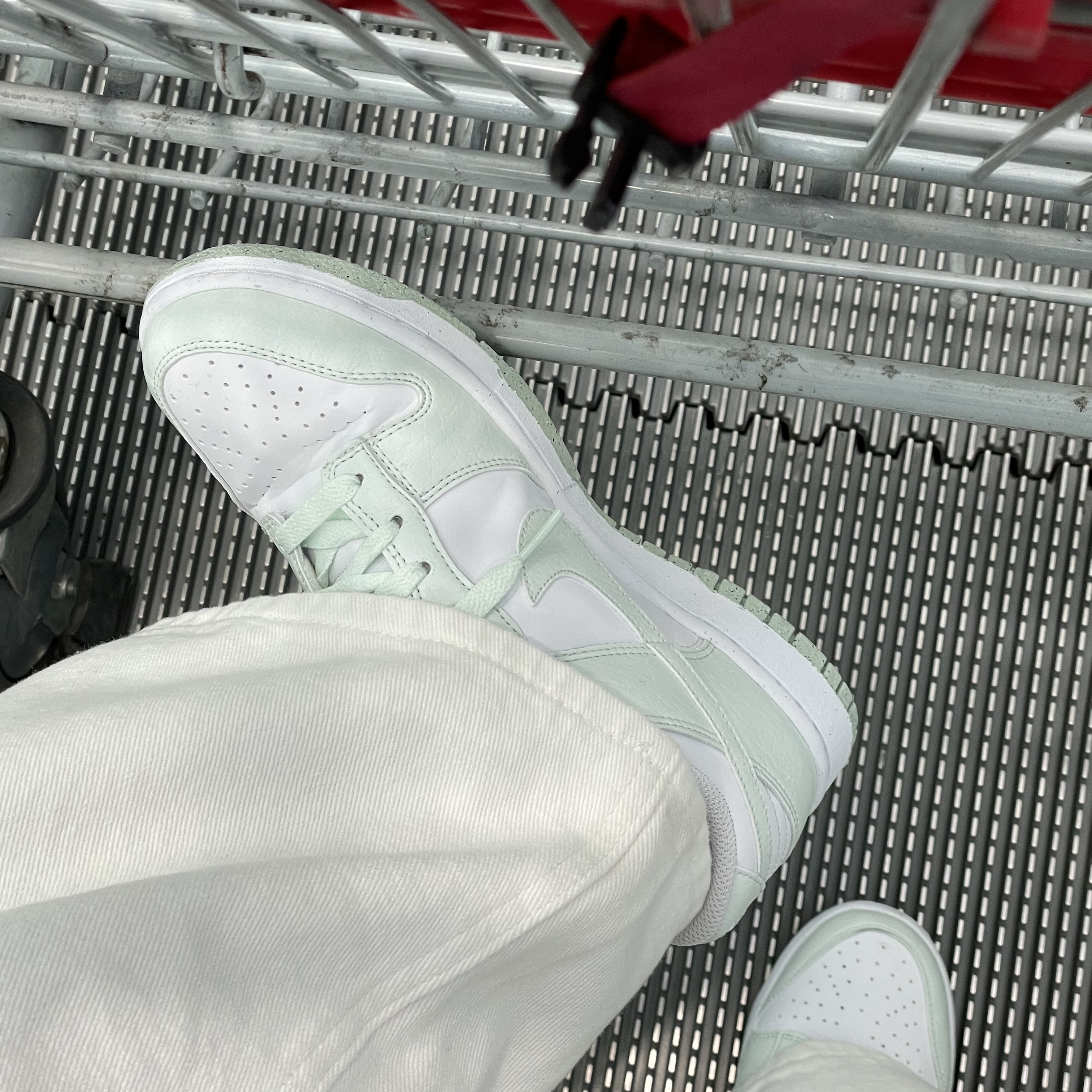 (W) Nike Dunk Low Next Nature Barely Green and White 착용 스타일 - 3