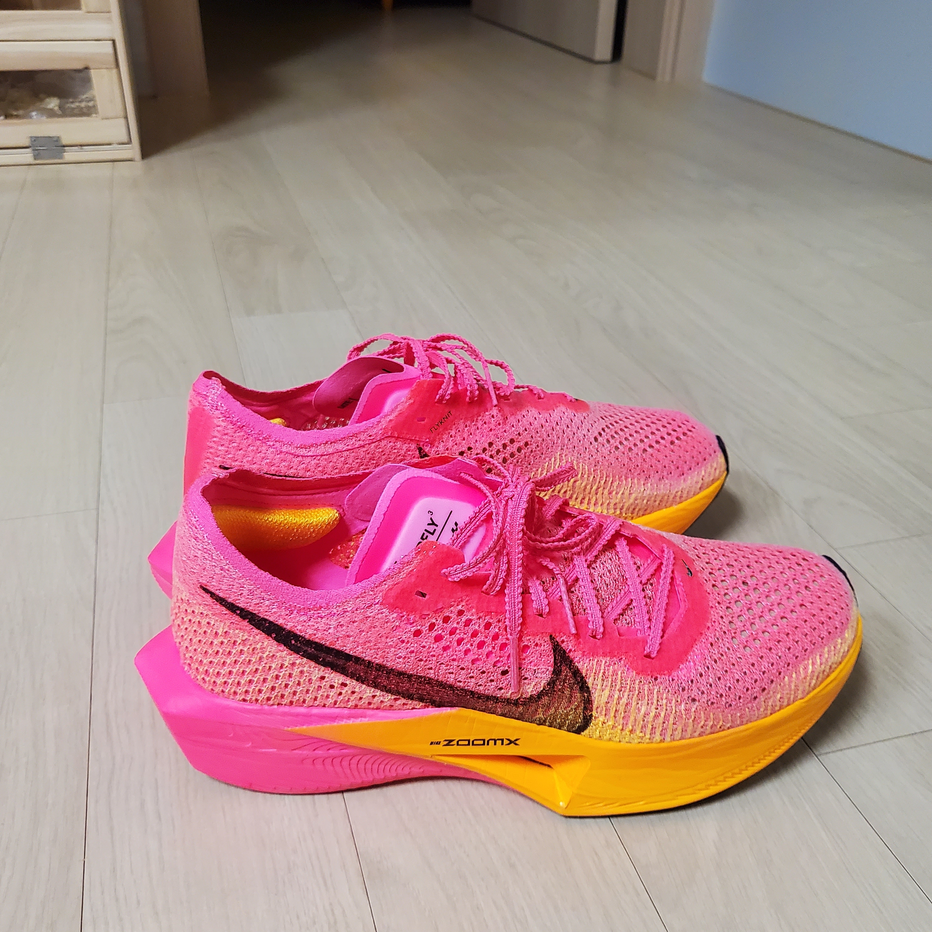 Nike ZoomX Vaporfly Next% 3 Hyper Pink 착용 스타일