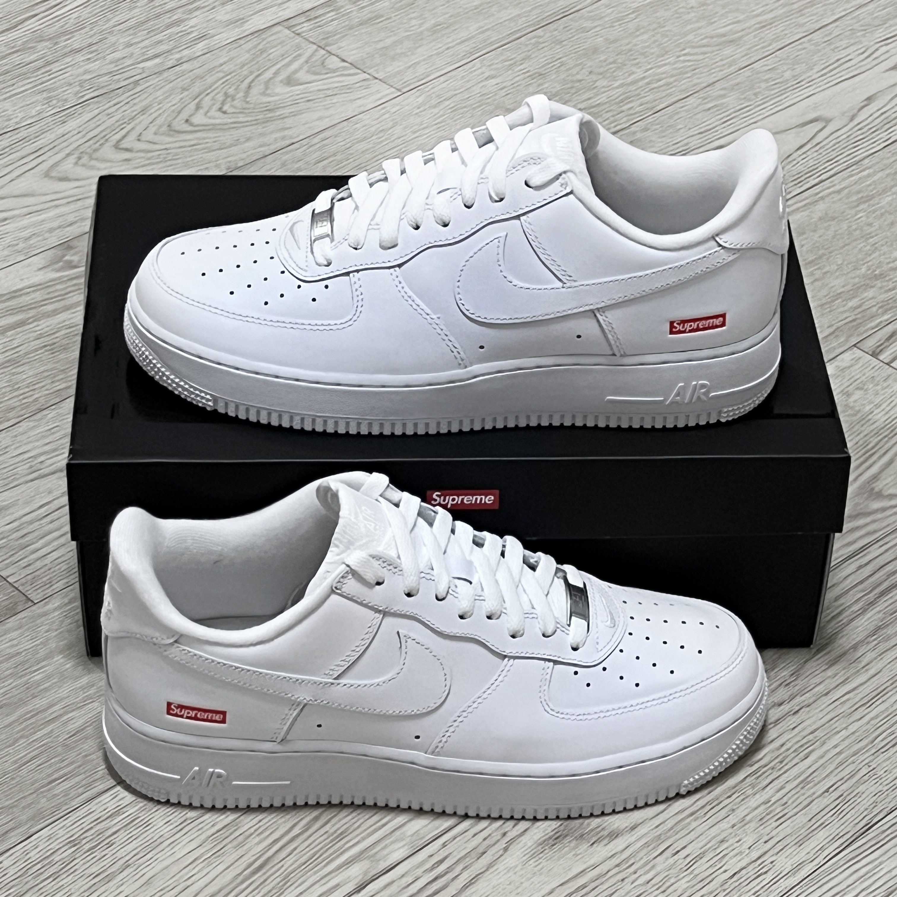 Nike x Supreme Air Force 1 Low White 착용 스타일 - 3