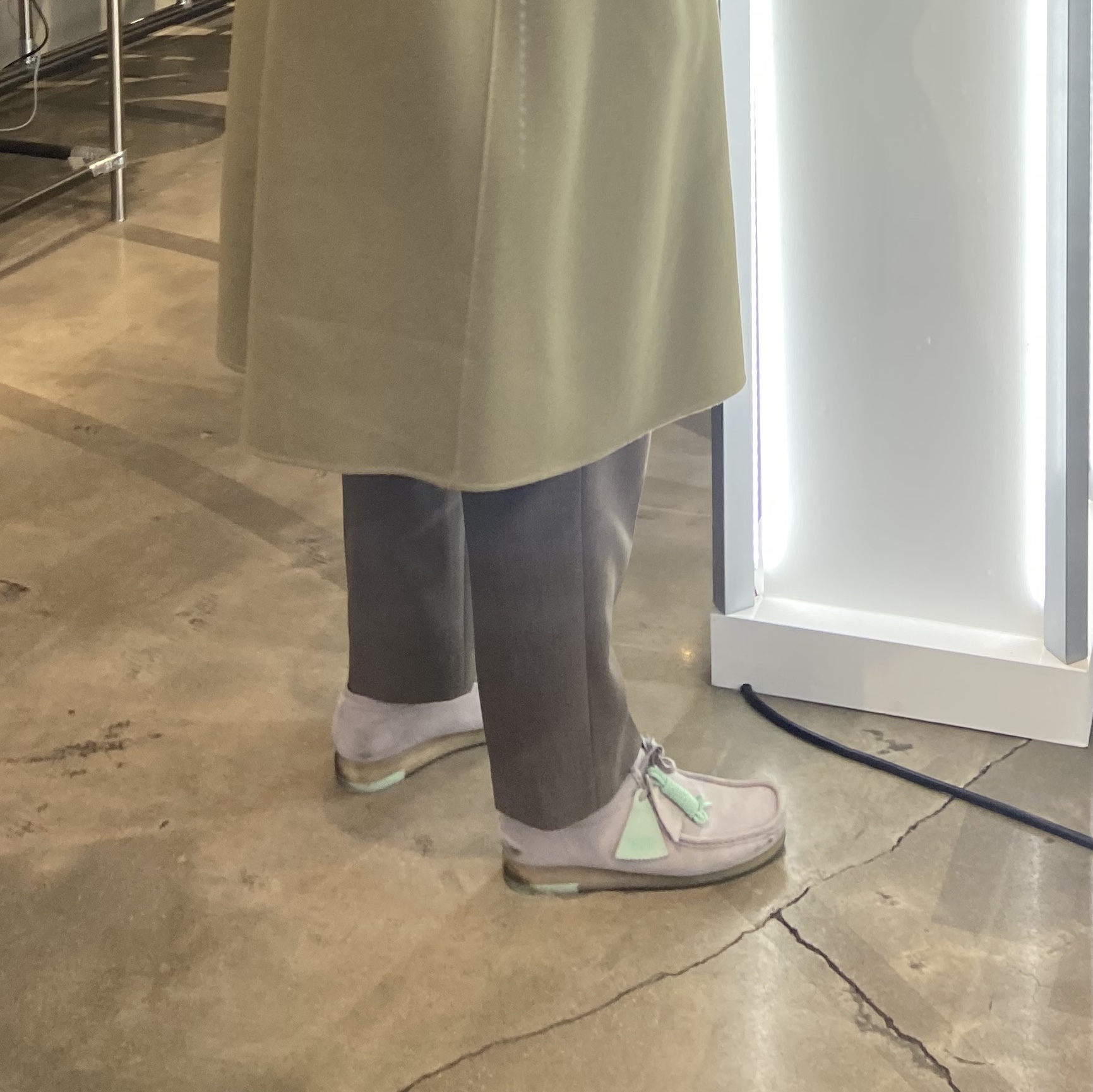 Clarks Wallabee Maple Suede 착용 스타일 - 2