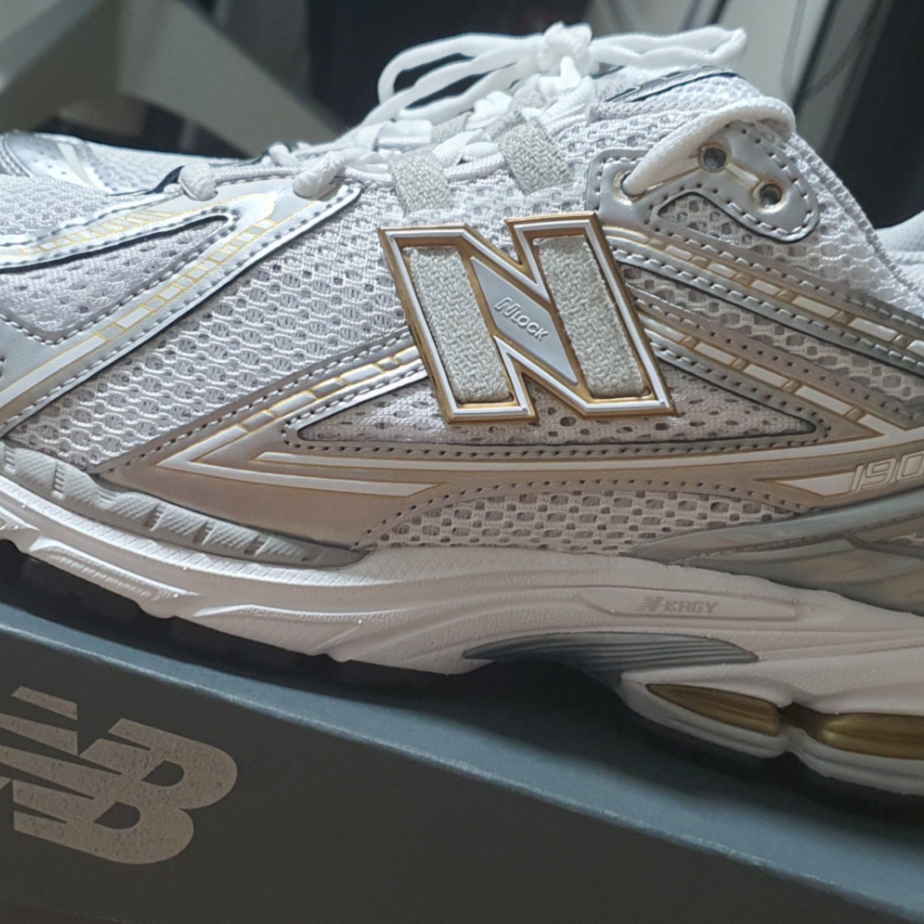 New Balance 1906R White Metallic Silver 착용 스타일