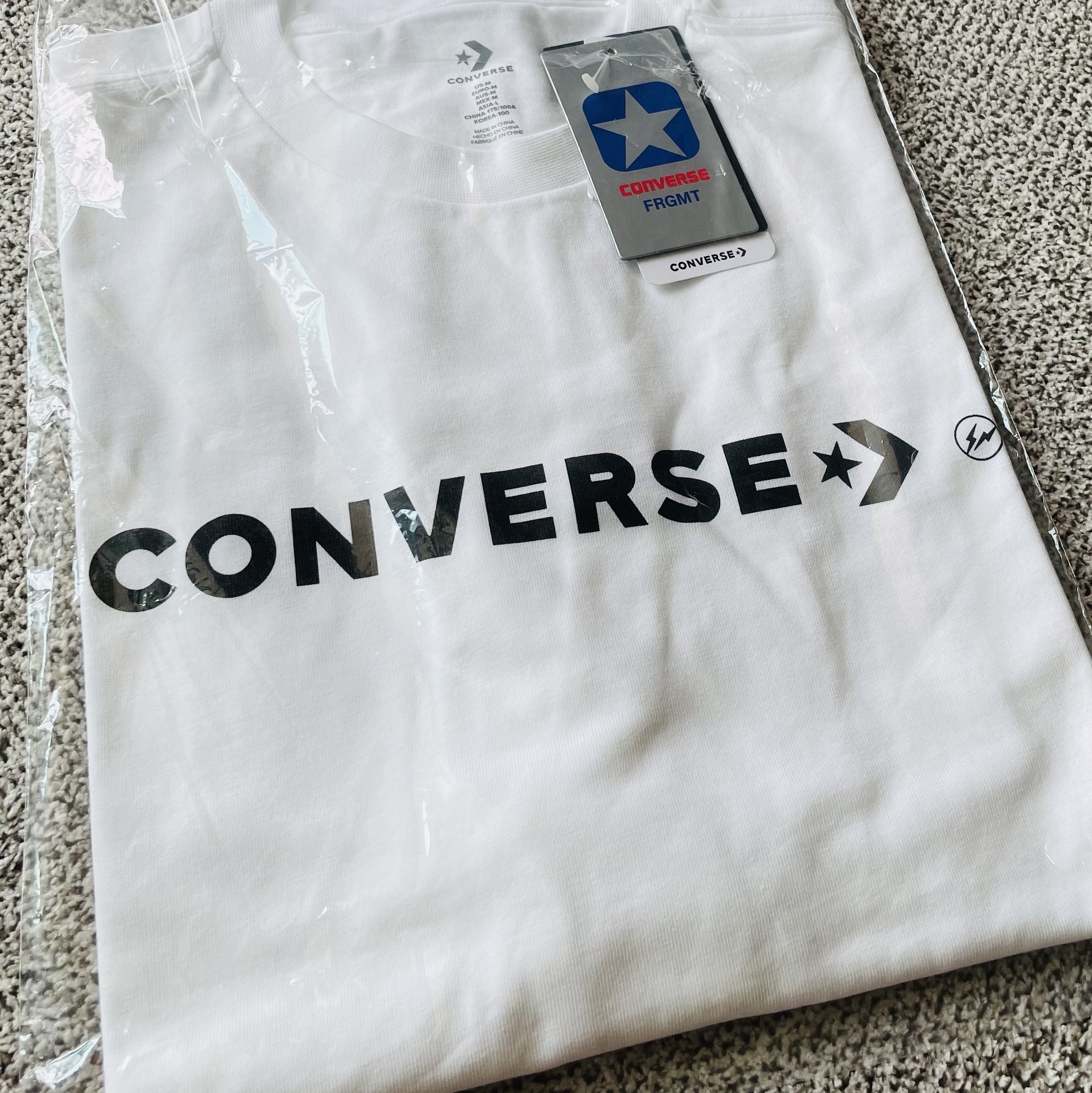 Converse x Fragment T-Shirt White 착용 스타일 - 1