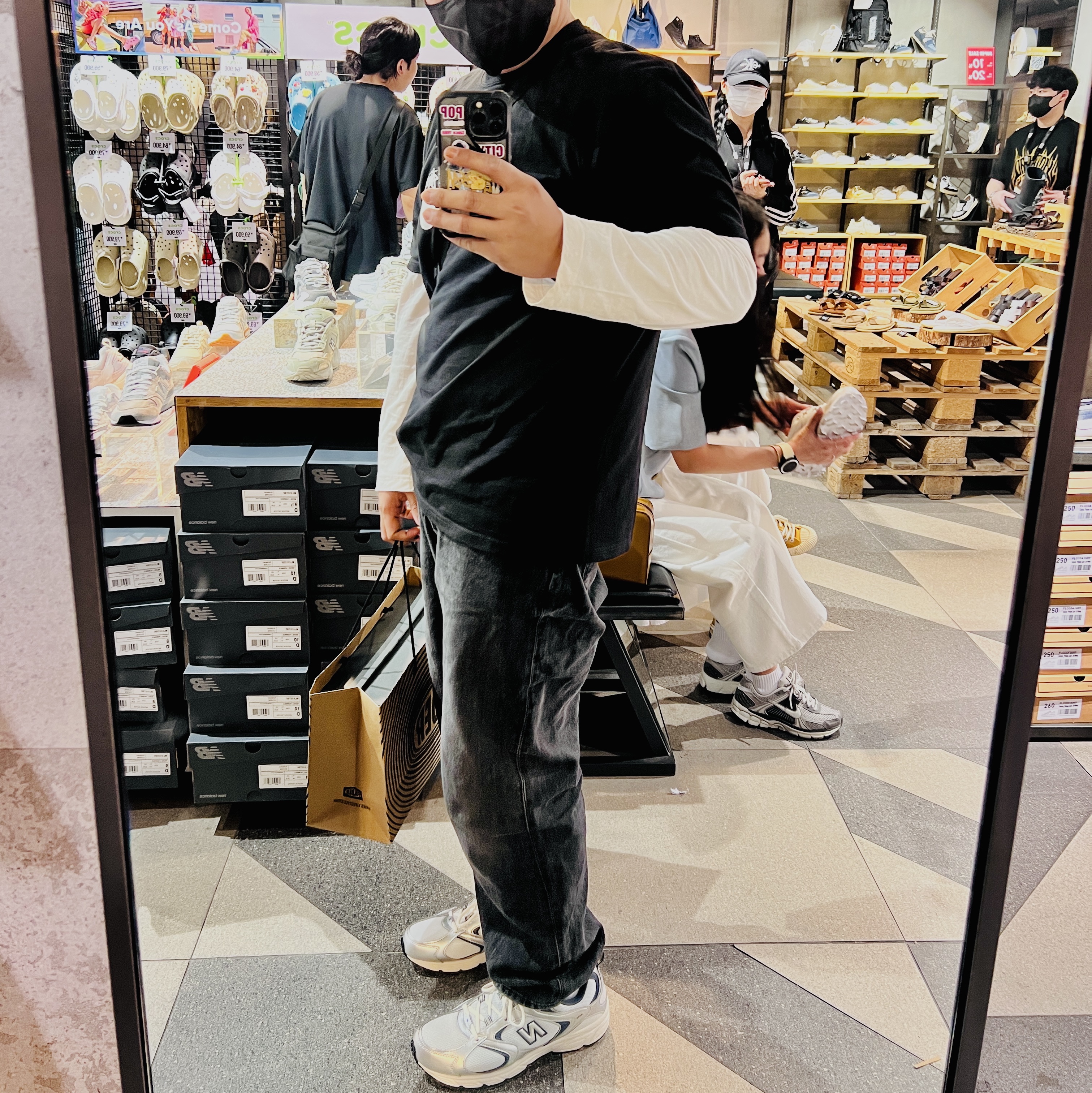 New Balance 408 Silver 착용 스타일