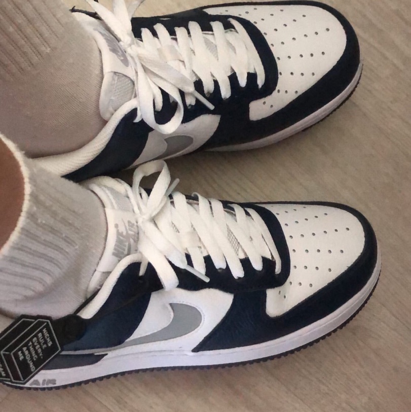 Nike Air Force 1 '07 Cut Out Swoosh Midnight Navy 착용 스타일