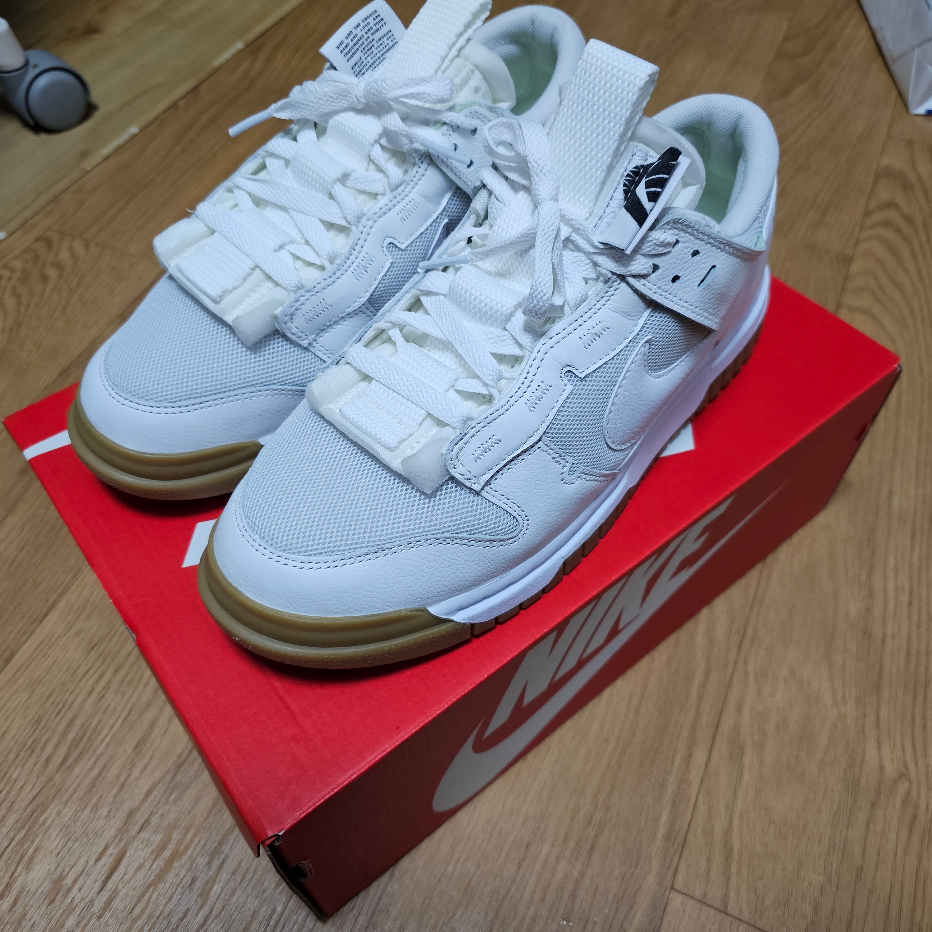 Nike Air Dunk Jumbo Photon Dust 착용 스타일